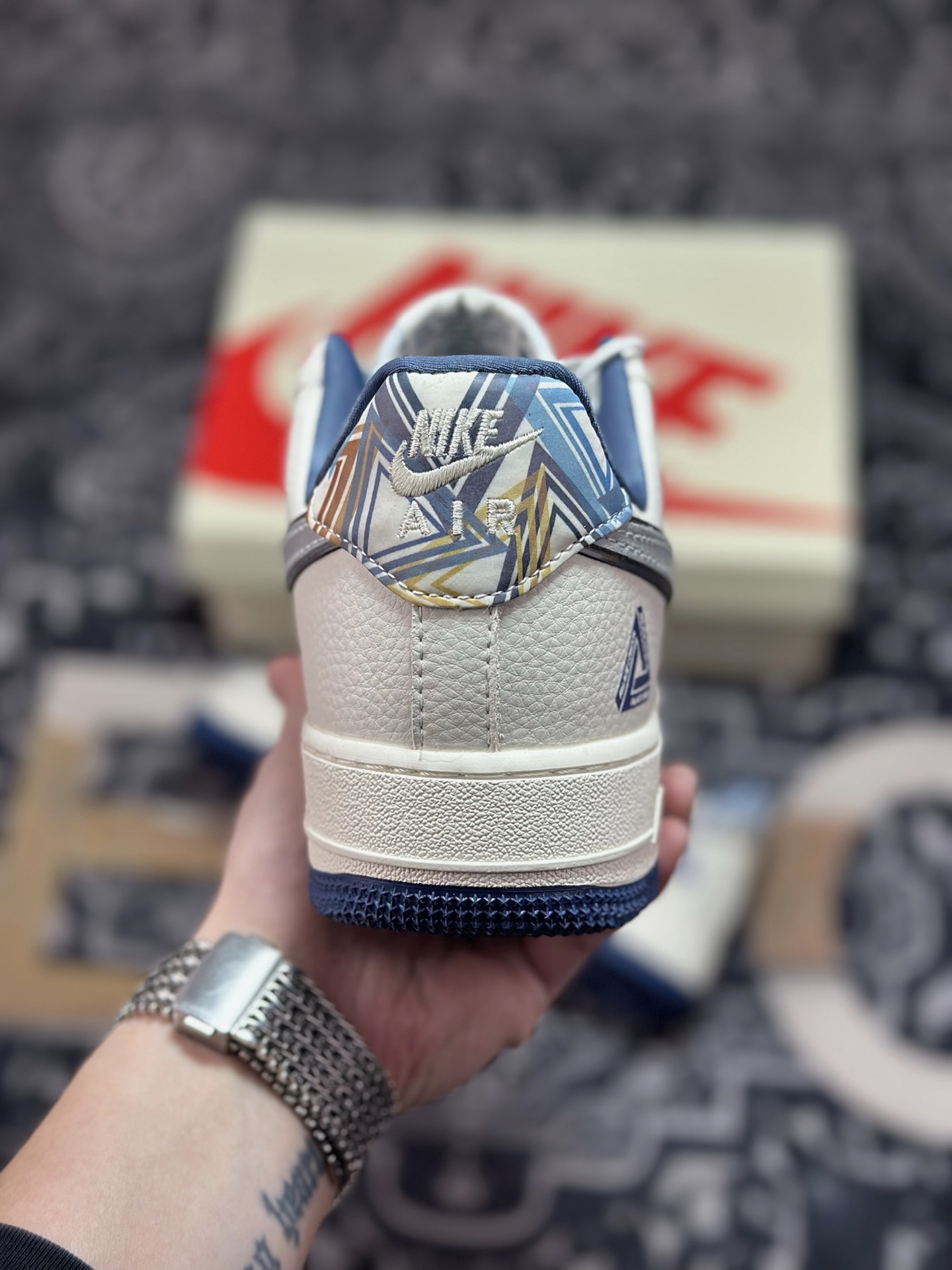 原装级别 Palace x Air Force 1 Low 涂鸦米蓝灰 XL1979-122-莆田鞋,莆田鞋货源,高仿鞋,高仿鞋货源,安福档口,莆田高仿鞋,莆田鞋批发,高仿鞋批发,莆田高仿运动鞋,高仿运动鞋,莆田运动鞋 原装级别 Palace x Air Force 1 Low 涂鸦米蓝灰 XL1979-122