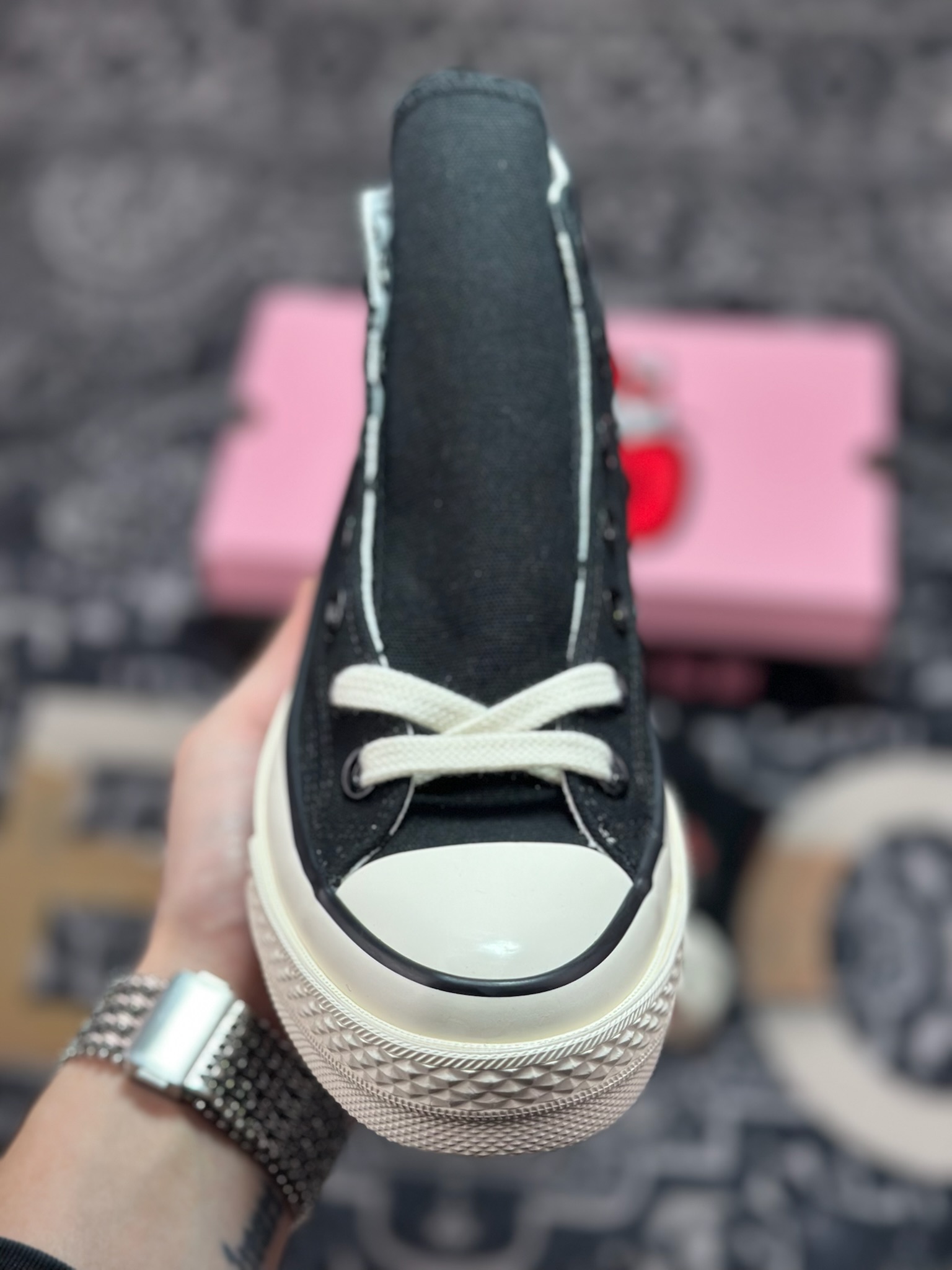 A3150 真标 Converse x Hello Kitty 联名款 在经典1970s鞋型上采用红 163902C