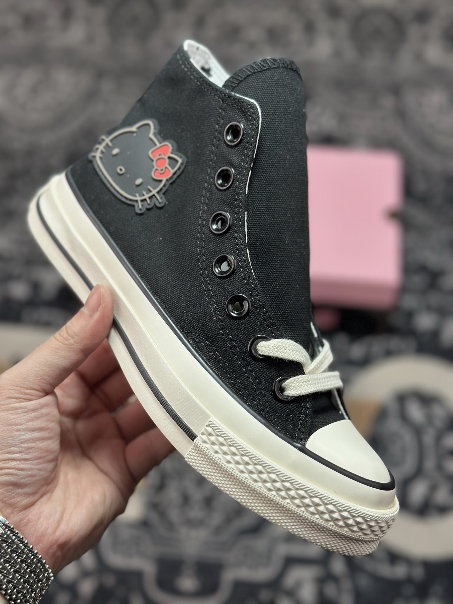 A3150 真标 Converse x Hello Kitty 联名款 在经典1970s鞋型上采用红 163902C
