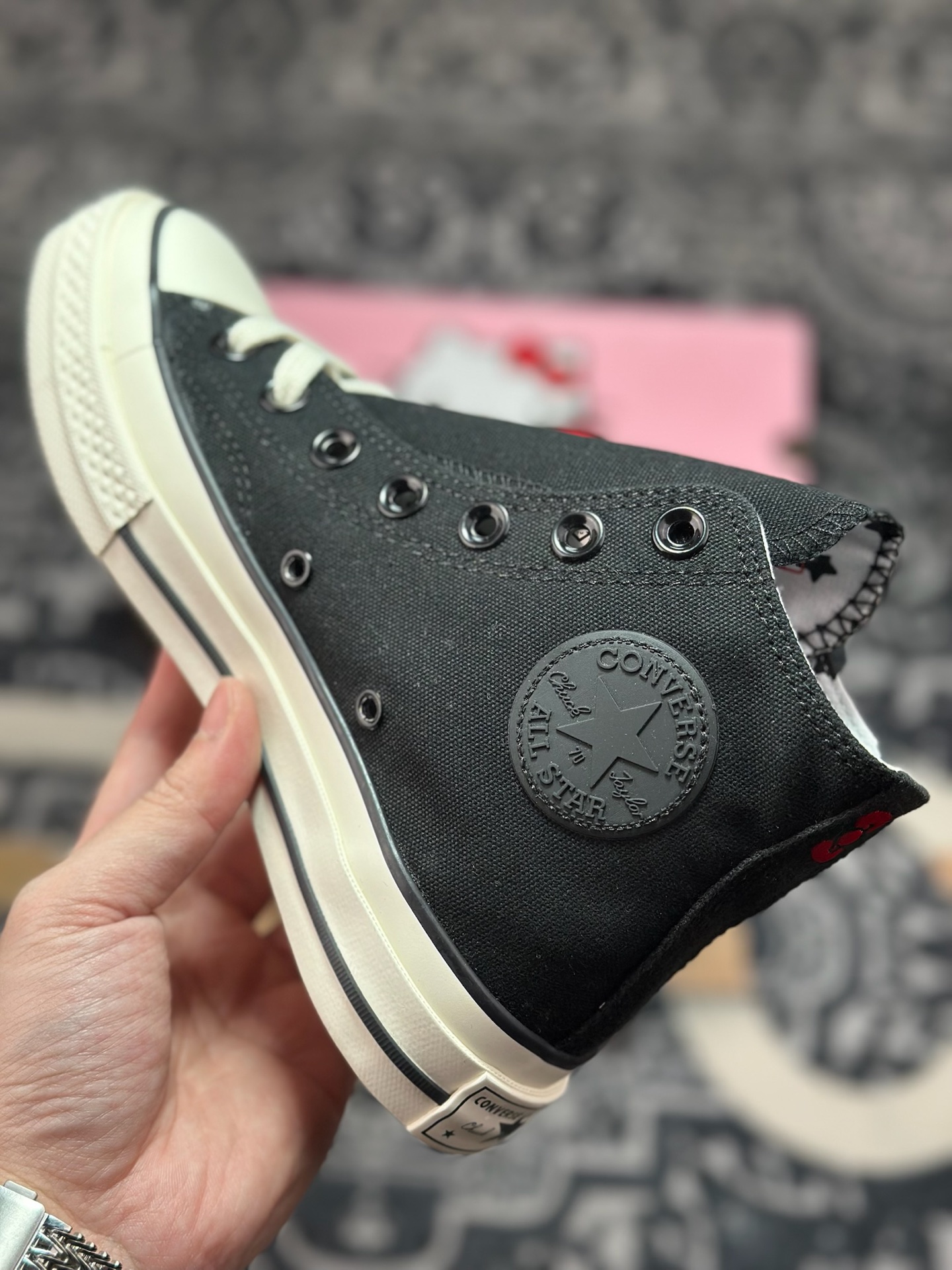 A3150 真标 Converse x Hello Kitty 联名款 在经典1970s鞋型上采用红 163902C