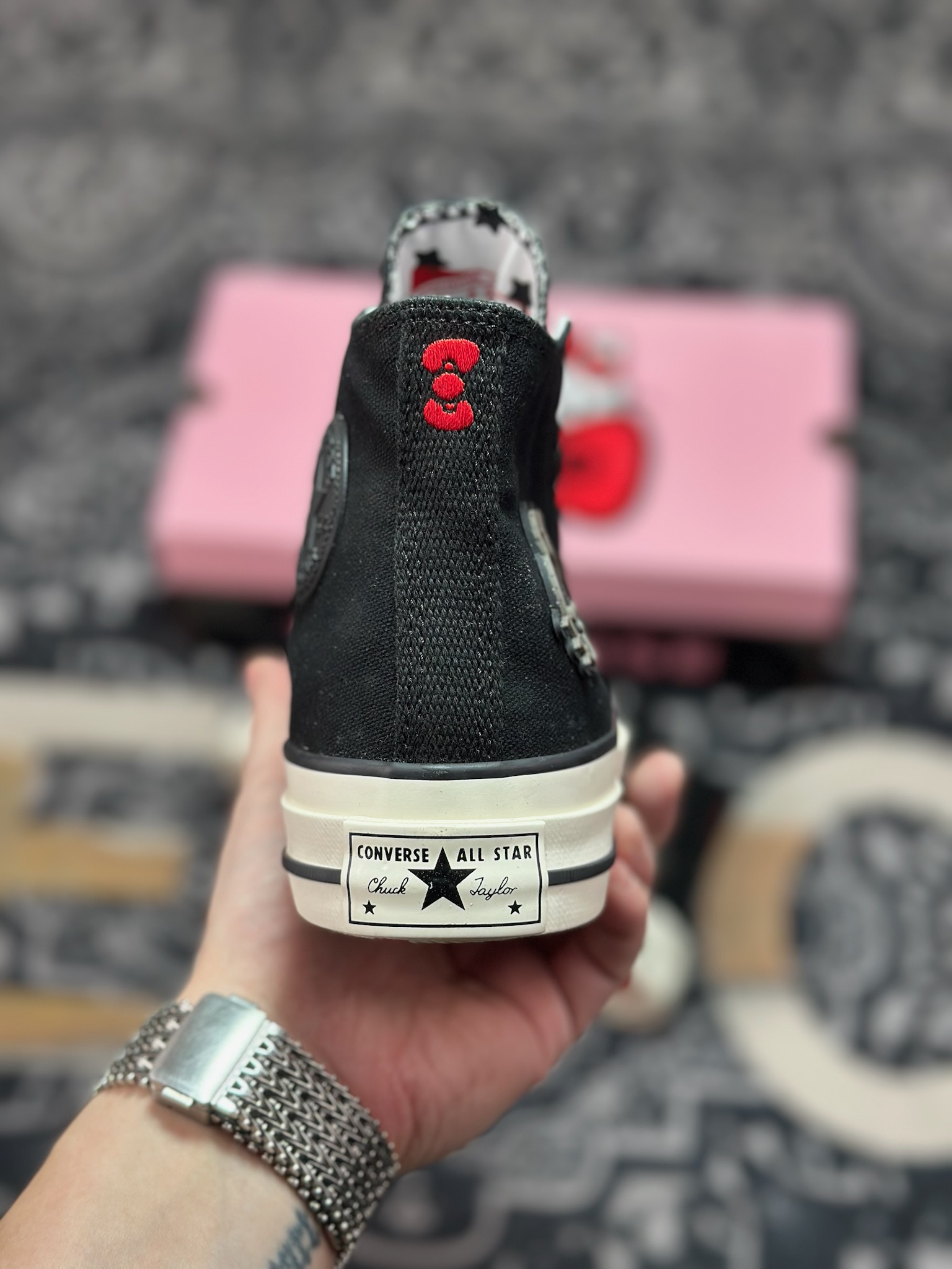 A3150 真标 Converse x Hello Kitty 联名款 在经典1970s鞋型上采用红 163902C