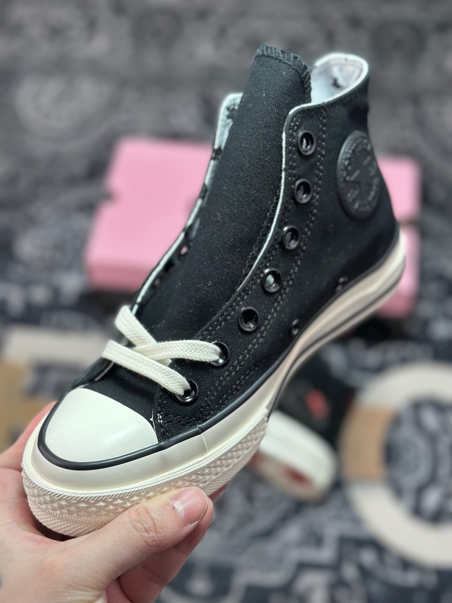 A3150 真标 Converse x Hello Kitty 联名款 在经典1970s鞋型上采用红 163902C