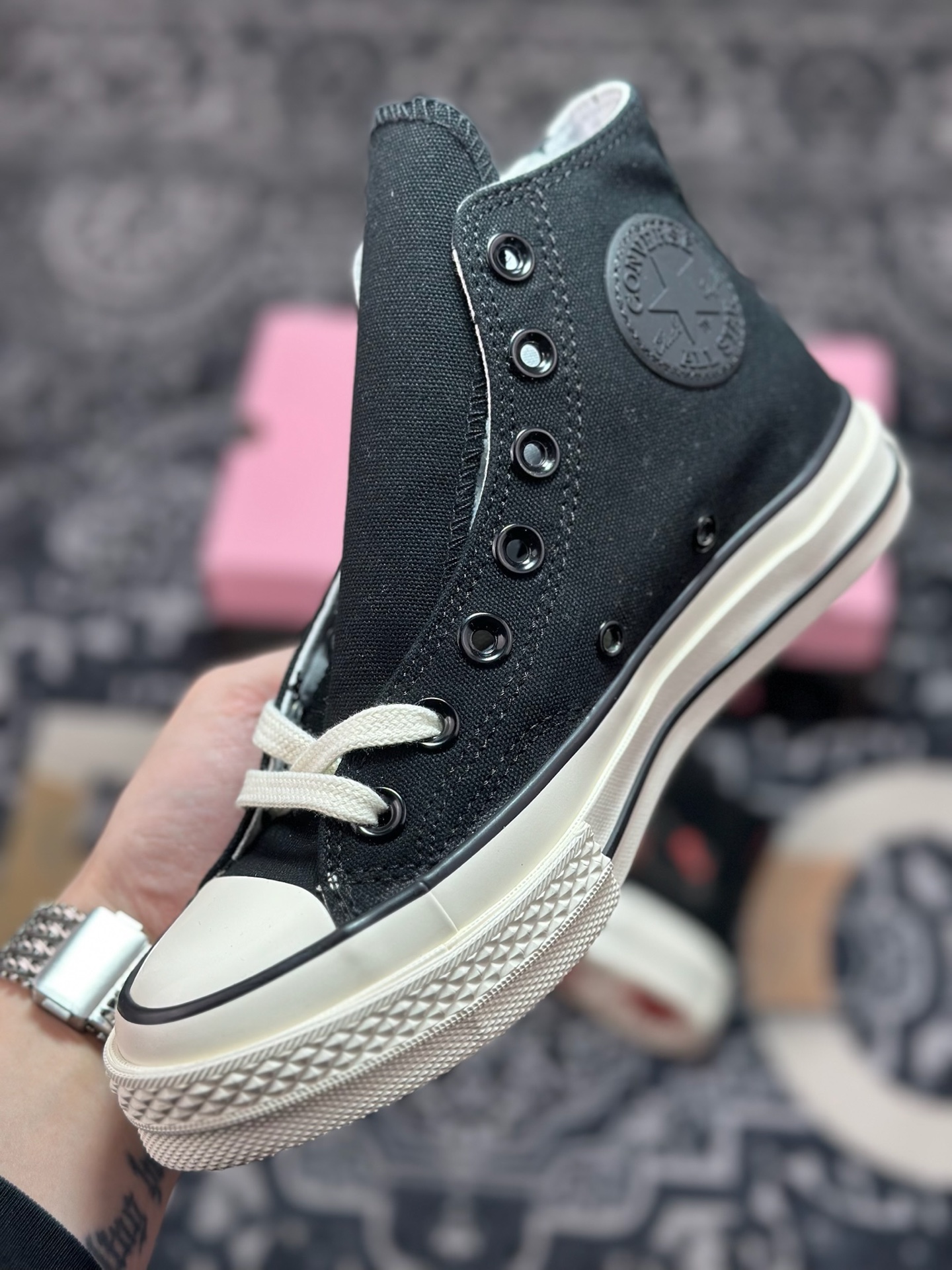A3150 真标 Converse x Hello Kitty 联名款 在经典1970s鞋型上采用红 163902C