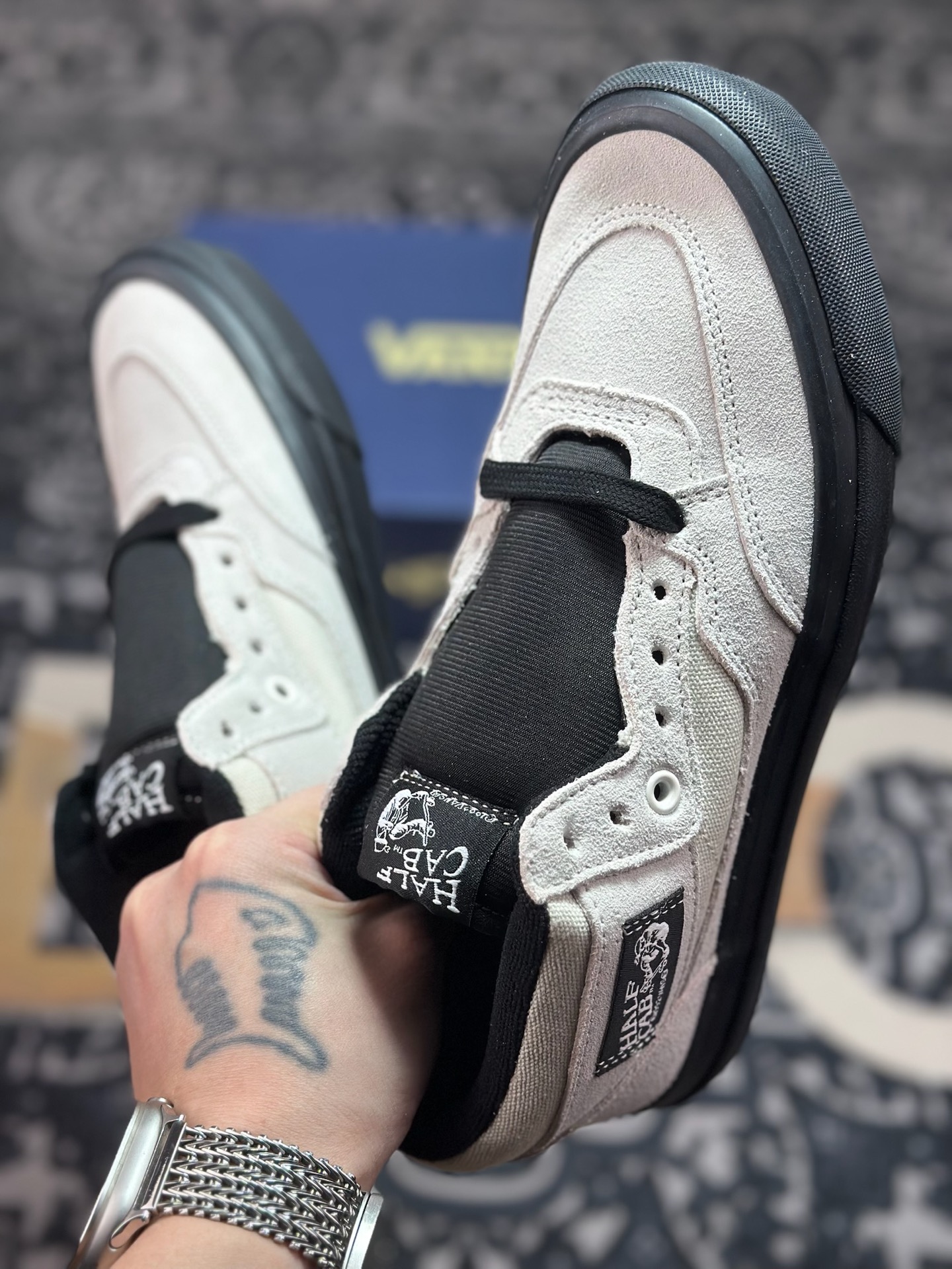 真标 Vans Premium Half Cab 白黑 美式复古休闲中帮滑板鞋 VN000CXJYB2