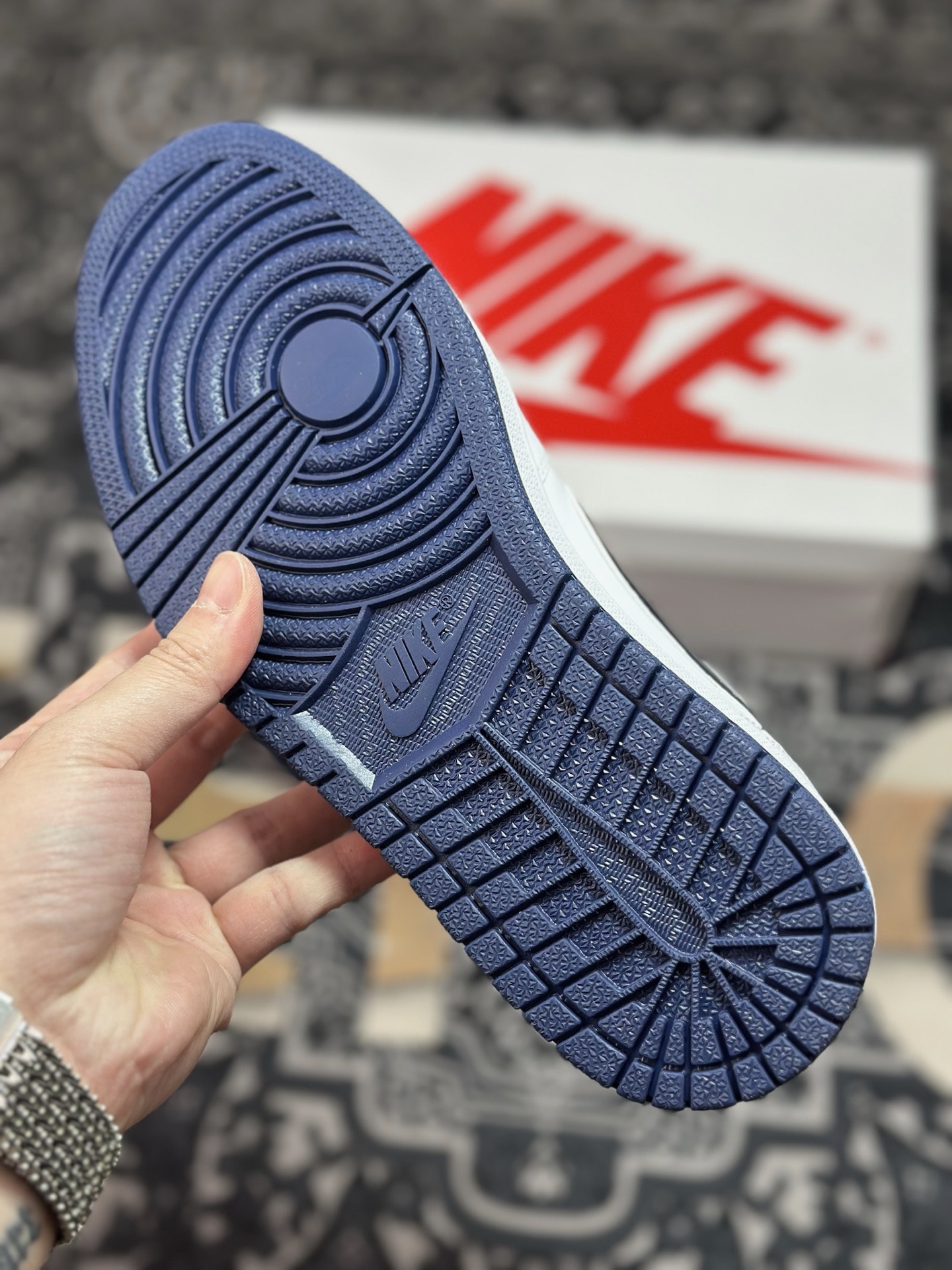 原装级别Air Jordan 1 Retro Low OG 白藏青 FB9933-141-莆田鞋,莆田鞋货源,高仿鞋,高仿鞋货源,安福档口,莆田高仿鞋,莆田鞋批发,高仿鞋批发,莆田高仿运动鞋,高仿运动鞋,莆田运动鞋 原装级别Air Jordan 1 Retro Low OG 白藏青 FB9933-141