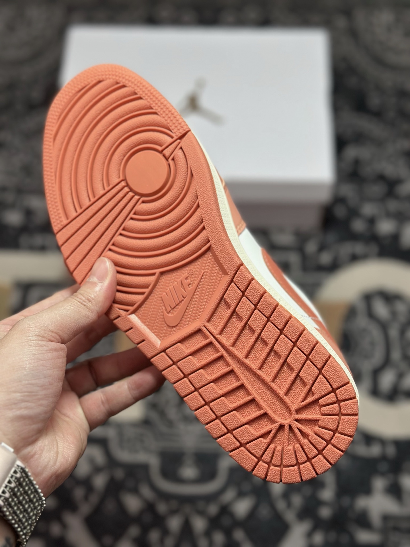 原装级别Air Jordan 1 Retro Low OG 藕粉白 DC0774-180-莆田鞋,莆田鞋货源,高仿鞋,高仿鞋货源,安福档口,莆田高仿鞋,莆田鞋批发,高仿鞋批发,莆田高仿运动鞋,高仿运动鞋,莆田运动鞋 原装级别Air Jordan 1 Retro Low OG 藕粉白 DC0774-180