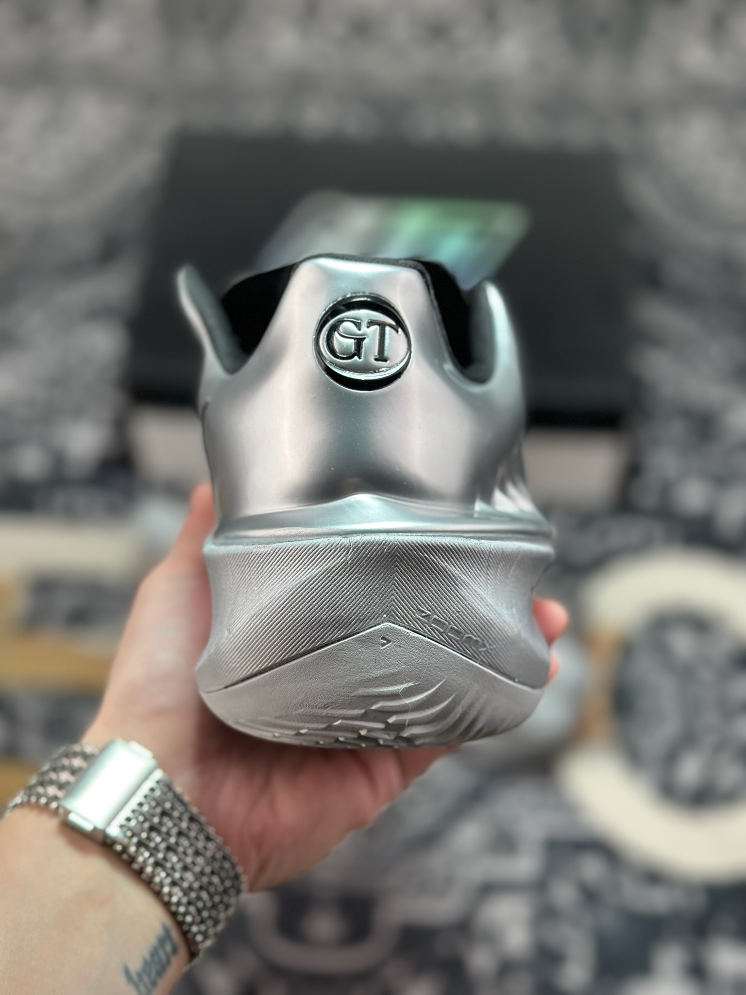 B2260 原装级别 专攻篮球实战系列版本 GT4代支线白全黑配色 IQ2606-400