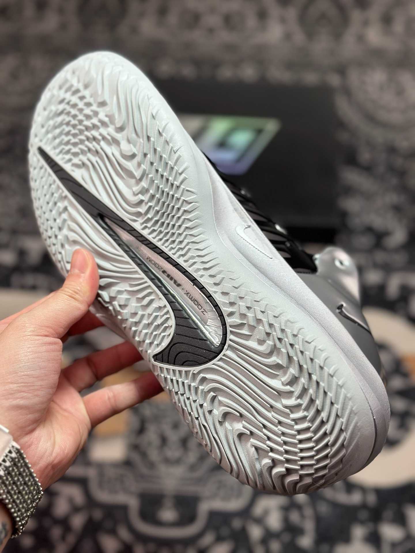 B2260 原装级别 专攻篮球实战系列版本 GT4代支线白全黑配色 IQ2606-400