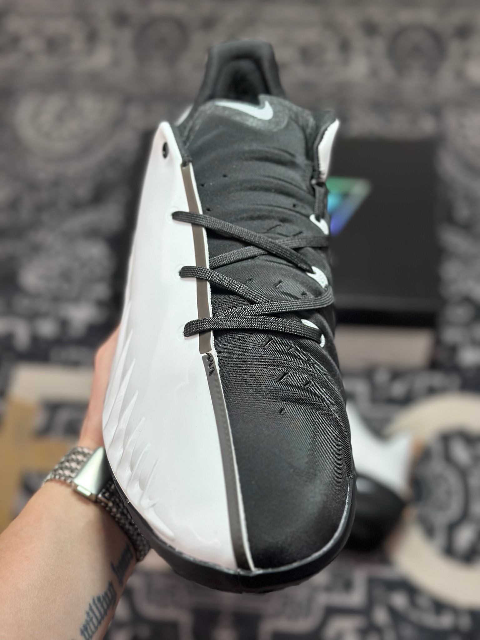 B2260 原装级别 专攻篮球实战系列版本 GT4代支线白白黑配色 HV9918-600