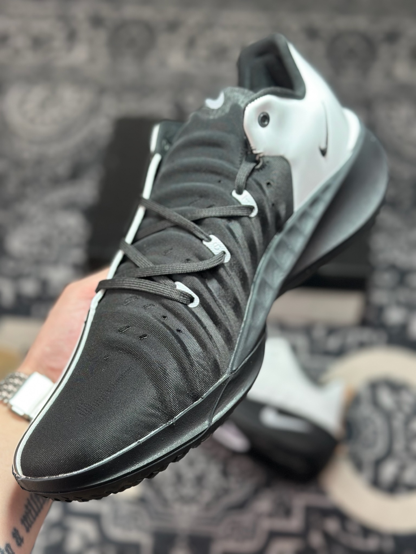 B2260 原装级别 专攻篮球实战系列版本 GT4代支线白白黑配色 HV9918-600