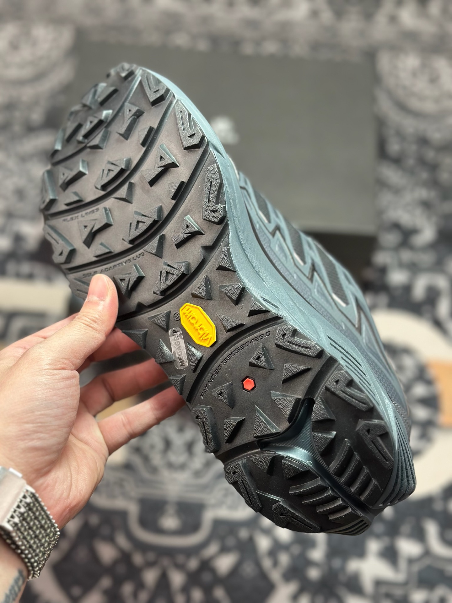 B6300 凯乐石Kailas Fuga C4 系列低帮登山越野户外缓震休闲运动慢跑鞋“黑银” KS2512116-21747