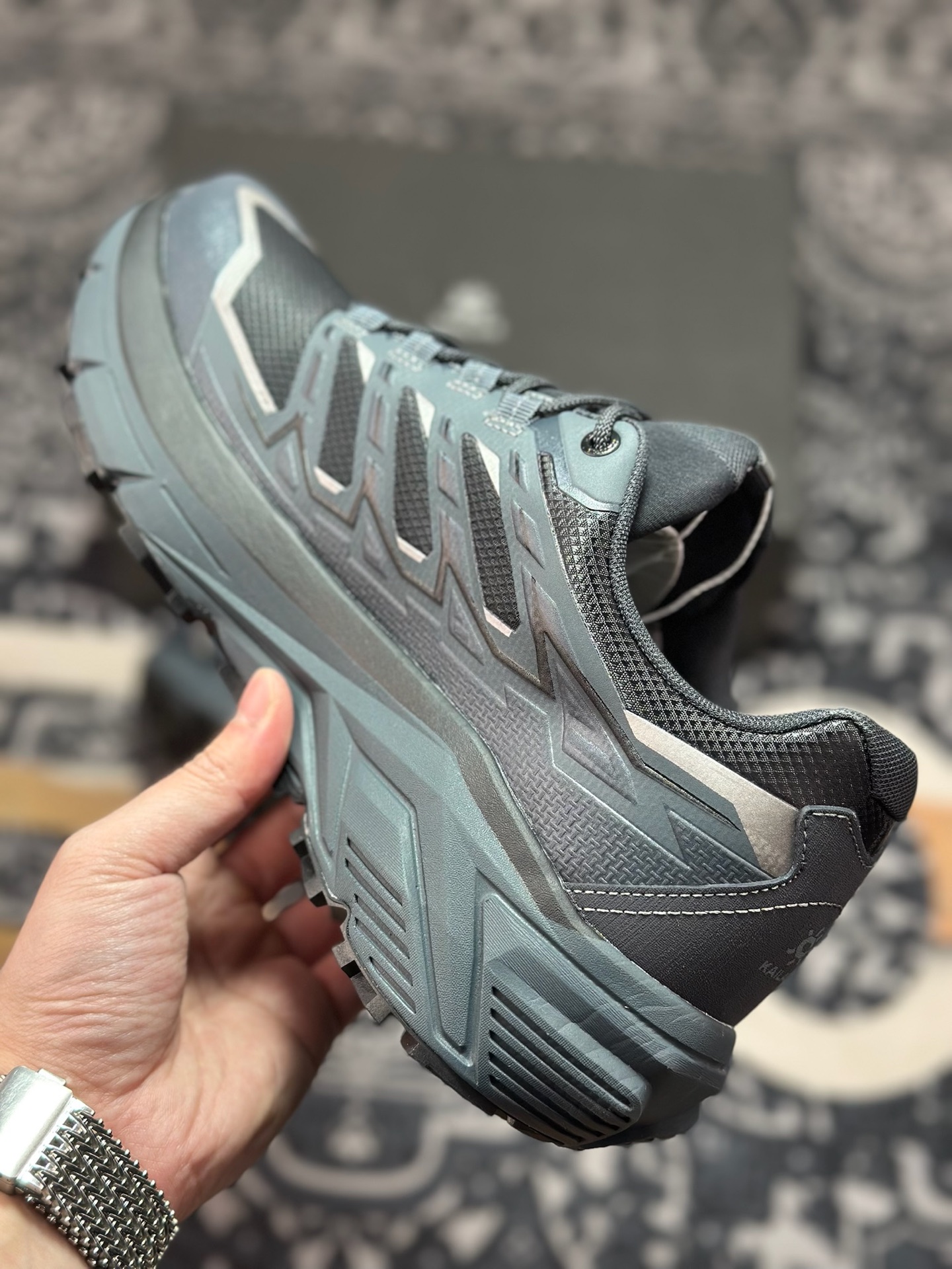 B6300 凯乐石Kailas Fuga C4 系列低帮登山越野户外缓震休闲运动慢跑鞋“黑银” KS2512116-21747