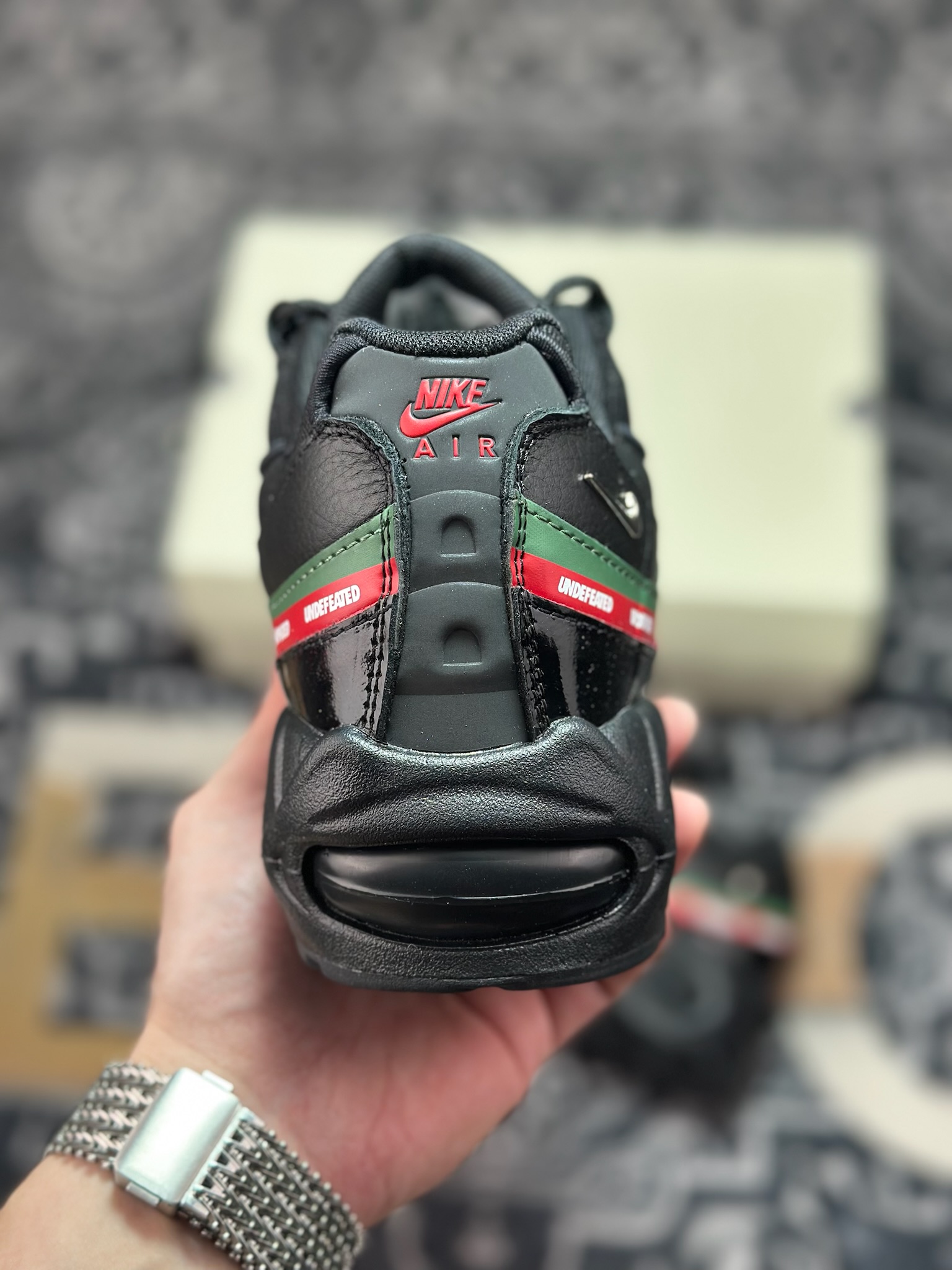 优选 原装级别 外贸超人气顶流单品 纯原版 UNDEFEATED x NK Air Max 95 ” Black ” 五道杠联名款低帮休闲运动鞋 IB4453-001-莆田鞋,莆田鞋货源,高仿鞋,高仿鞋货源,安福档口,莆田高仿鞋,莆田鞋批发,高仿鞋批发,莆田高仿运动鞋,高仿运动鞋,莆田运动鞋 优选 原装级别 外贸超人气顶流单品 纯原版 UNDEFEATED x NK Air Max 95 ” Black ” 五道杠联名款低帮休闲运动鞋 IB4453-001