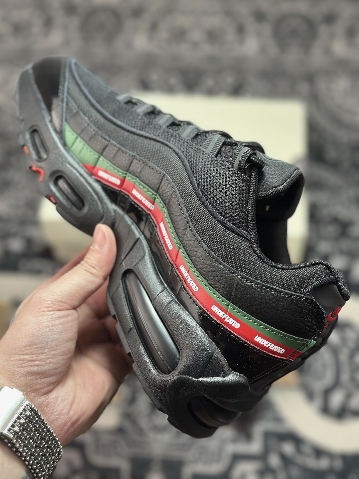 优选 原装级别 外贸超人气顶流单品 纯原版 UNDEFEATED x NK Air Max 95 ” Black ” 五道杠联名款低帮休闲运动鞋 IB4453-001-莆田鞋,莆田鞋货源,高仿鞋,高仿鞋货源,安福档口,莆田高仿鞋,莆田鞋批发,高仿鞋批发,莆田高仿运动鞋,高仿运动鞋,莆田运动鞋 优选 原装级别 外贸超人气顶流单品 纯原版 UNDEFEATED x NK Air Max 95 ” Black ” 五道杠联名款低帮休闲运动鞋 IB4453-001