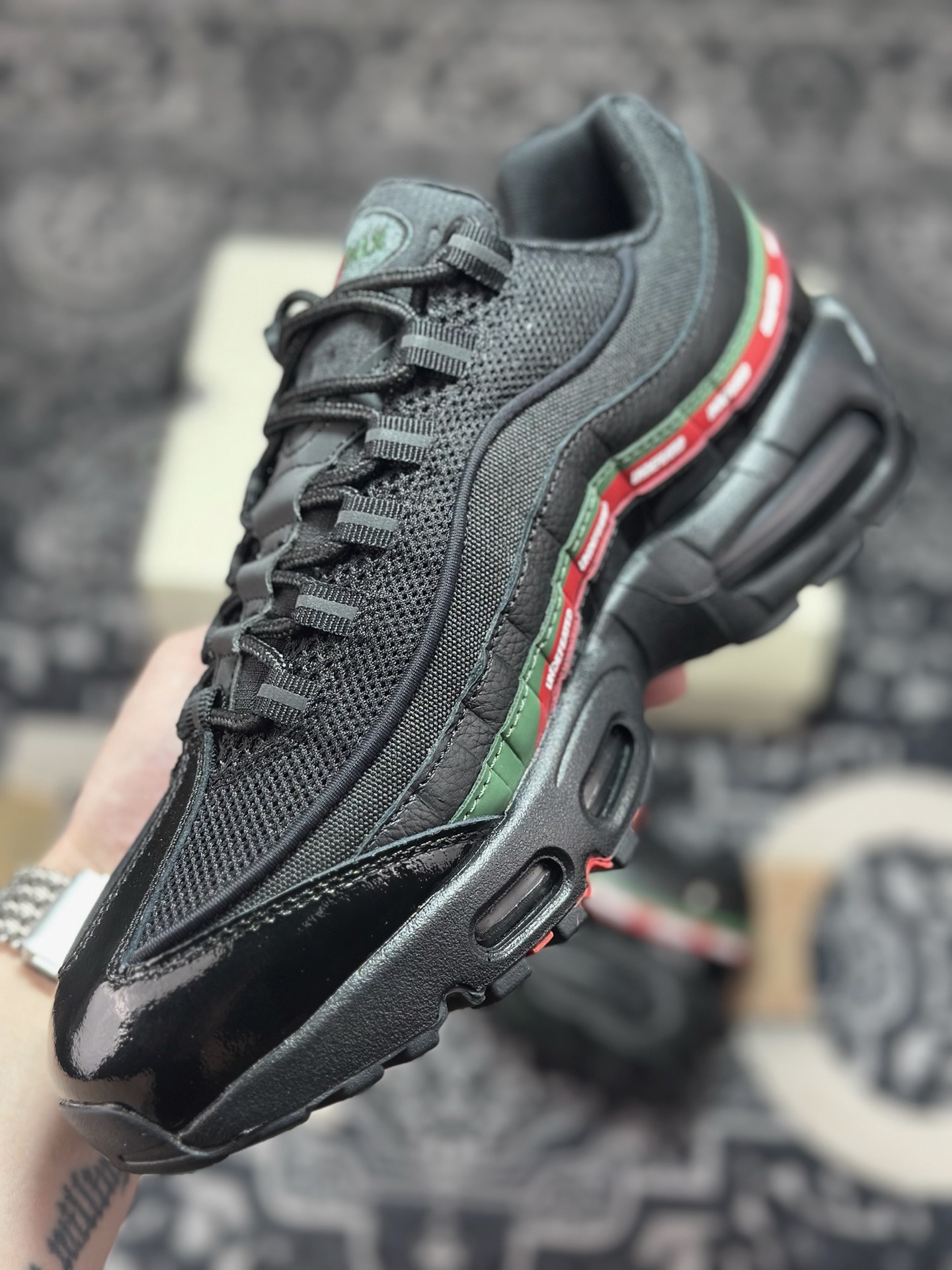 优选 原装级别 外贸超人气顶流单品 纯原版 UNDEFEATED x NK Air Max 95 ” Black ” 五道杠联名款低帮休闲运动鞋 IB4453-001-莆田鞋,莆田鞋货源,高仿鞋,高仿鞋货源,安福档口,莆田高仿鞋,莆田鞋批发,高仿鞋批发,莆田高仿运动鞋,高仿运动鞋,莆田运动鞋 优选 原装级别 外贸超人气顶流单品 纯原版 UNDEFEATED x NK Air Max 95 ” Black ” 五道杠联名款低帮休闲运动鞋 IB4453-001