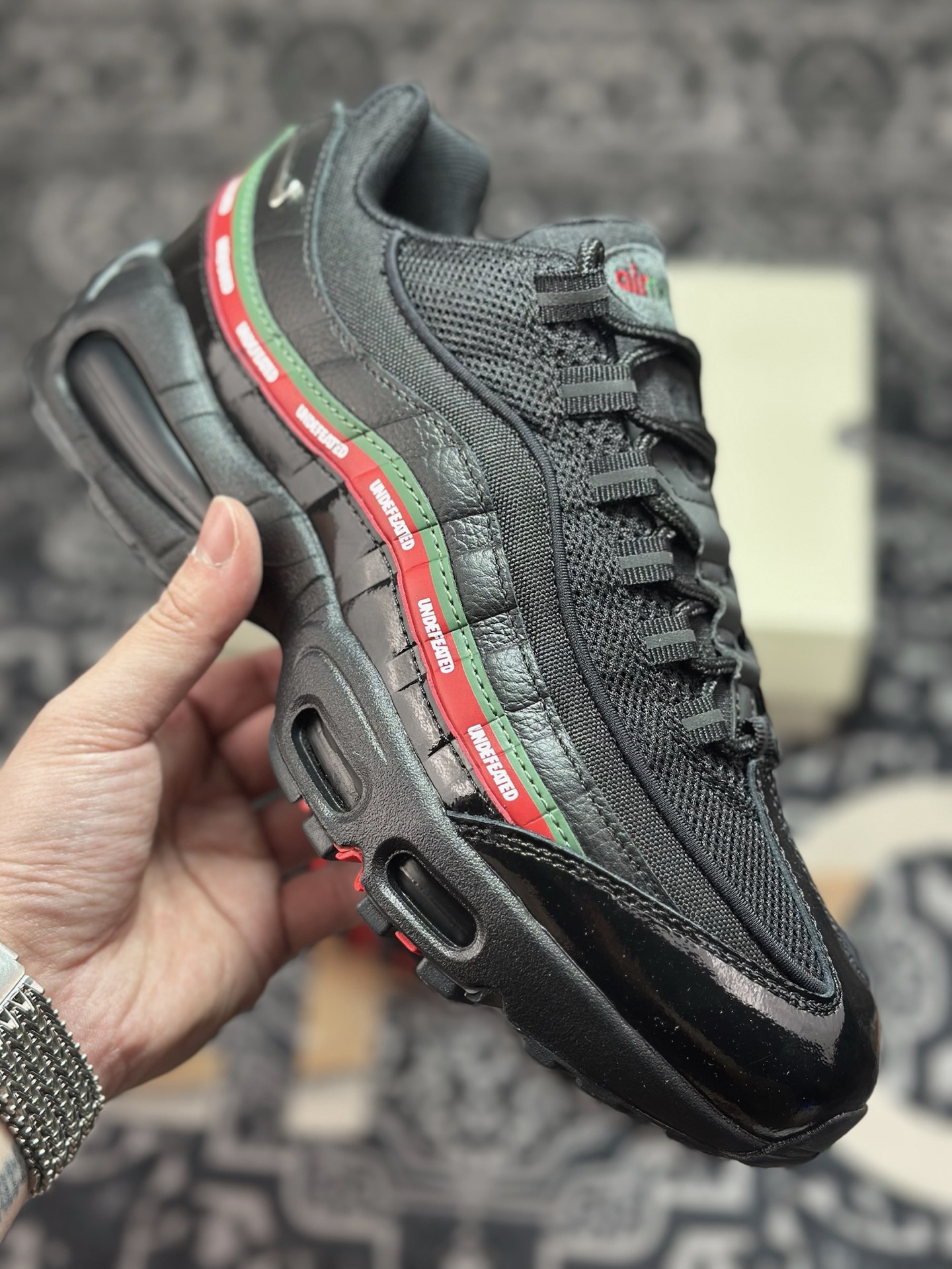 优选 原装级别 外贸超人气顶流单品 纯原版 UNDEFEATED x NK Air Max 95 ” Black ” 五道杠联名款低帮休闲运动鞋 IB4453-001-莆田鞋,莆田鞋货源,高仿鞋,高仿鞋货源,安福档口,莆田高仿鞋,莆田鞋批发,高仿鞋批发,莆田高仿运动鞋,高仿运动鞋,莆田运动鞋 优选 原装级别 外贸超人气顶流单品 纯原版 UNDEFEATED x NK Air Max 95 ” Black ” 五道杠联名款低帮休闲运动鞋 IB4453-001