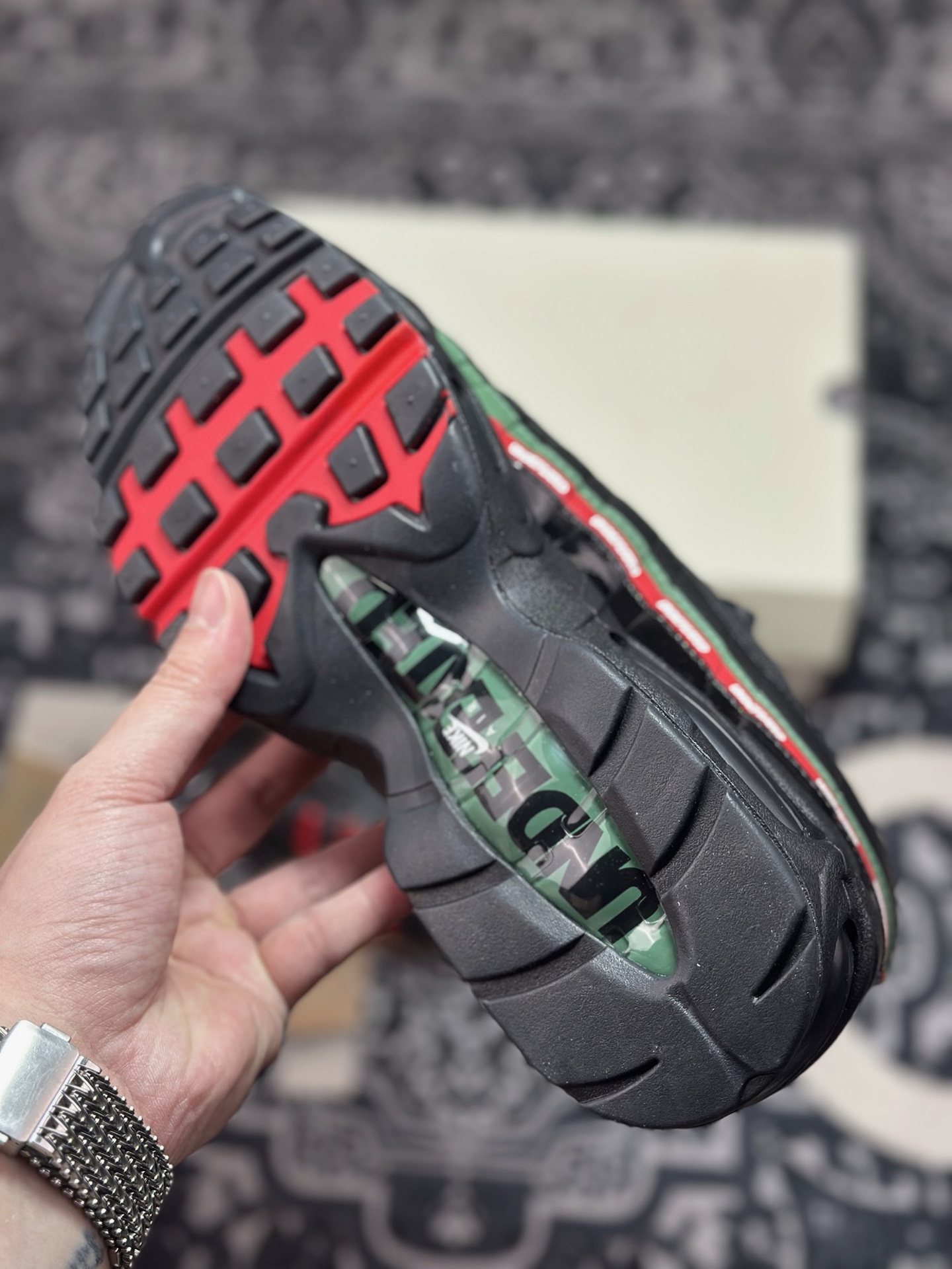 优选 原装级别 外贸超人气顶流单品 纯原版 UNDEFEATED x NK Air Max 95 ” Black ” 五道杠联名款低帮休闲运动鞋 IB4453-001-莆田鞋,莆田鞋货源,高仿鞋,高仿鞋货源,安福档口,莆田高仿鞋,莆田鞋批发,高仿鞋批发,莆田高仿运动鞋,高仿运动鞋,莆田运动鞋 优选 原装级别 外贸超人气顶流单品 纯原版 UNDEFEATED x NK Air Max 95 ” Black ” 五道杠联名款低帮休闲运动鞋 IB4453-001