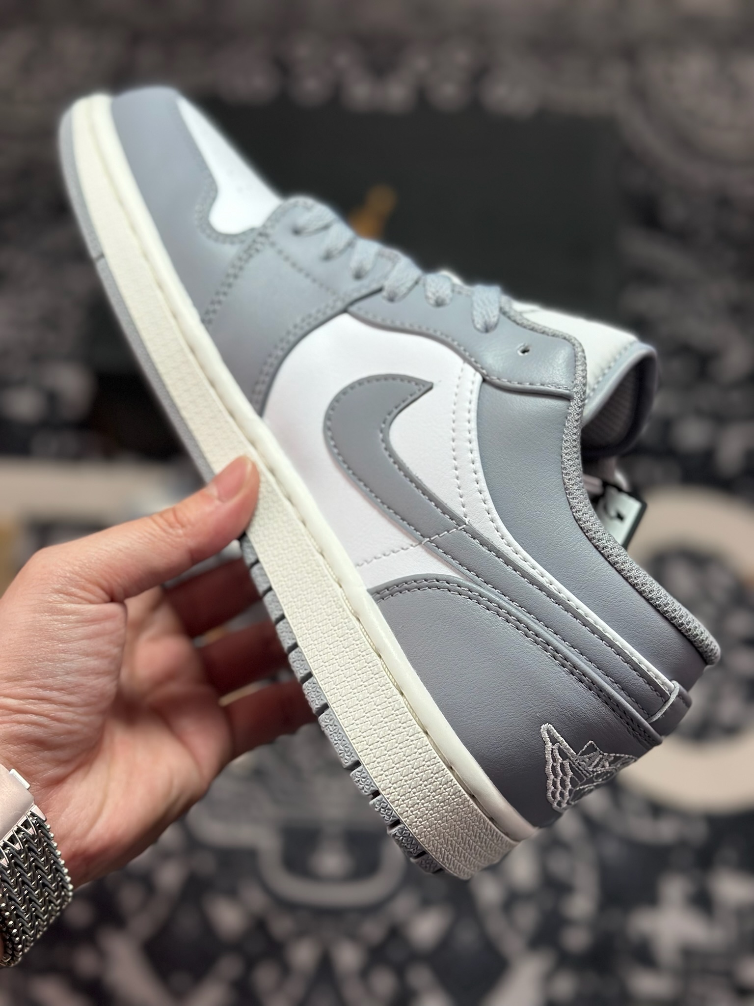 A8220 原装级别Air Jordan 1 Retro Low OG 白灰 553558-053-Chinese UA Cheap High Quatity Brand Clothes Bags handbags Sneakers wholesale wholesaler seller from China Factory suppliers Fashion Clothing Shoes best Quality Beautiful Price A8220 原装级别Air Jordan 1 Retro Low OG 白灰 553558-053