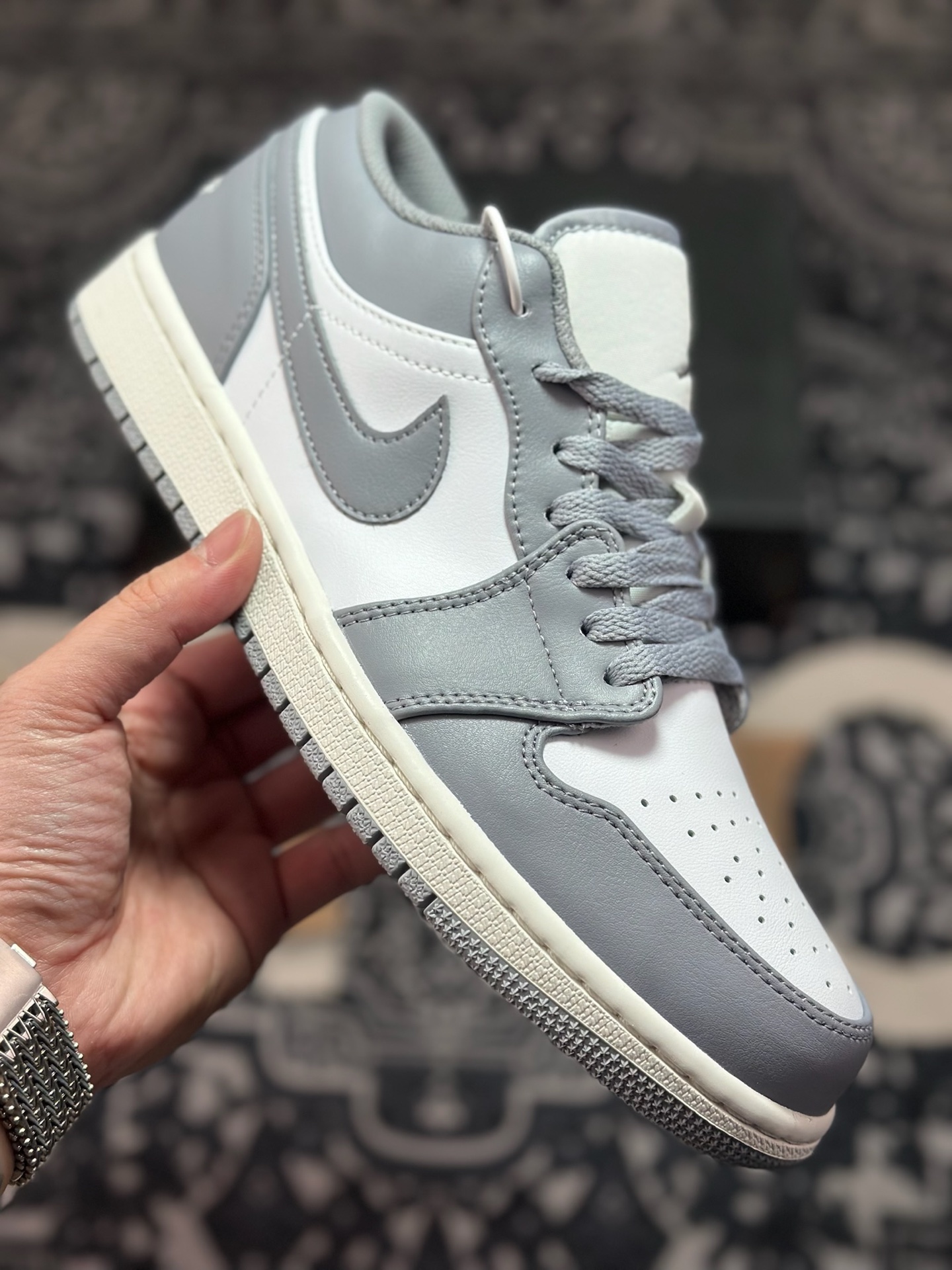 A8220 原装级别Air Jordan 1 Retro Low OG 白灰 553558-053-Chinese UA Cheap High Quatity Brand Clothes Bags handbags Sneakers wholesale wholesaler seller from China Factory suppliers Fashion Clothing Shoes best Quality Beautiful Price A8220 原装级别Air Jordan 1 Retro Low OG 白灰 553558-053