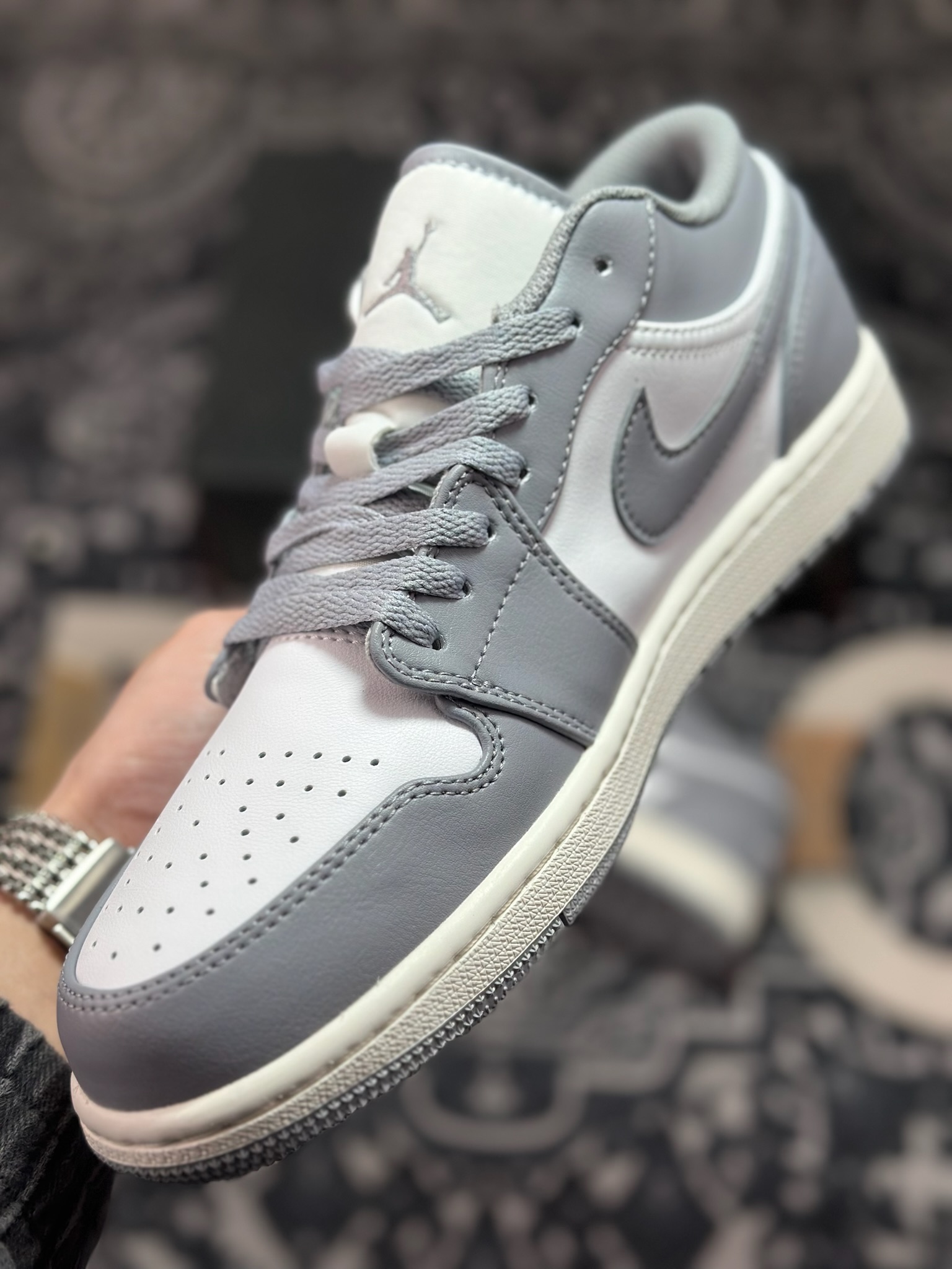 A8220 原装级别Air Jordan 1 Retro Low OG 白灰 553558-053-Chinese UA Cheap High Quatity Brand Clothes Bags handbags Sneakers wholesale wholesaler seller from China Factory suppliers Fashion Clothing Shoes best Quality Beautiful Price A8220 原装级别Air Jordan 1 Retro Low OG 白灰 553558-053