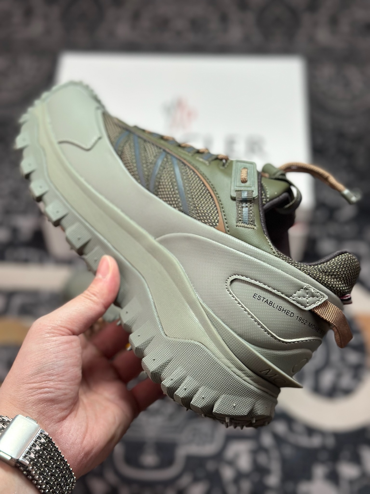 D2470 END. x Moncler Trailgrip Gore-Tex 越野旅行系列低帮厚底轻量户外登山运动鞋“做旧草绿”-Chinese UA Cheap High Quatity Brand Clothes Bags handbags Sneakers wholesale wholesaler seller from China Factory suppliers Fashion Clothing Shoes best Quality Beautiful Price D2470 END. x Moncler Trailgrip Gore-Tex 越野旅行系列低帮厚底轻量户外登山运动鞋“做旧草绿”