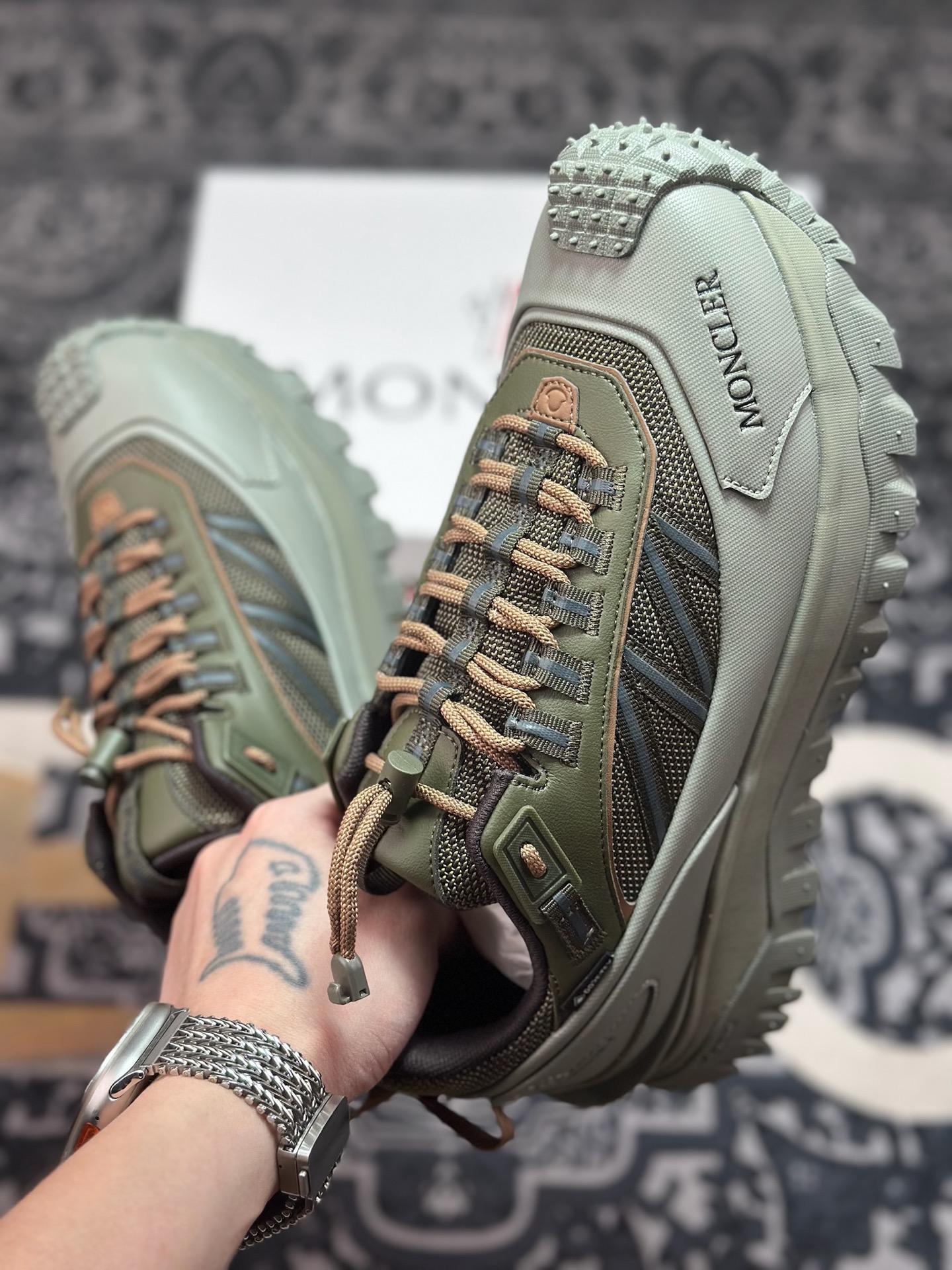 D2470 END. x Moncler Trailgrip Gore-Tex 越野旅行系列低帮厚底轻量户外登山运动鞋“做旧草绿”-Chinese UA Cheap High Quatity Brand Clothes Bags handbags Sneakers wholesale wholesaler seller from China Factory suppliers Fashion Clothing Shoes best Quality Beautiful Price D2470 END. x Moncler Trailgrip Gore-Tex 越野旅行系列低帮厚底轻量户外登山运动鞋“做旧草绿”