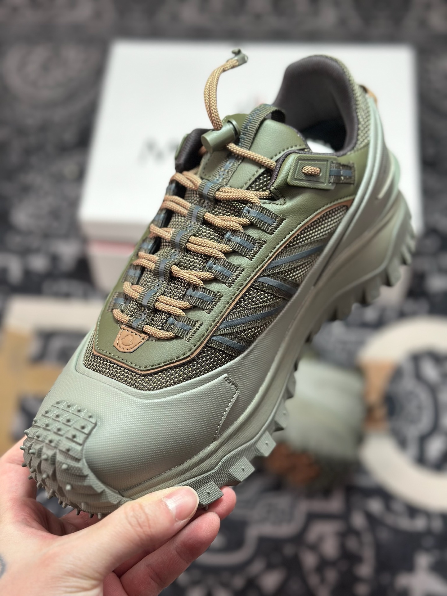 D2470 END. x Moncler Trailgrip Gore-Tex 越野旅行系列低帮厚底轻量户外登山运动鞋“做旧草绿”-Chinese UA Cheap High Quatity Brand Clothes Bags handbags Sneakers wholesale wholesaler seller from China Factory suppliers Fashion Clothing Shoes best Quality Beautiful Price D2470 END. x Moncler Trailgrip Gore-Tex 越野旅行系列低帮厚底轻量户外登山运动鞋“做旧草绿”