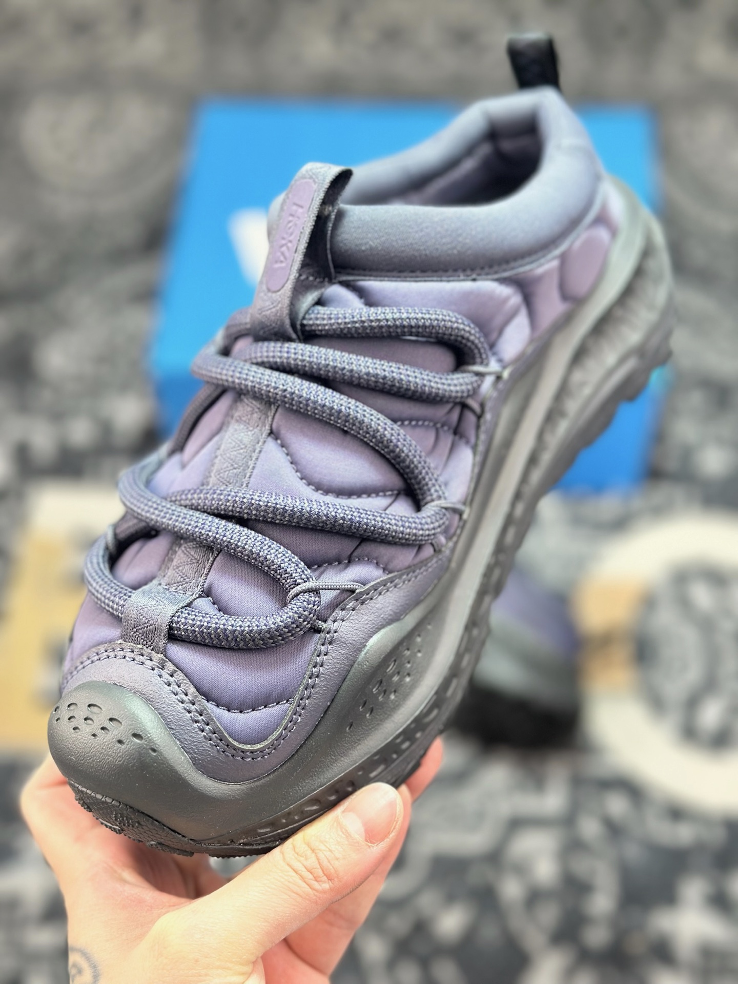 A9220 原装级别 HOKA ONE ONE Ora Primo 内里薄绒 秋冬季保暖半拖 这款鞋无论从脚感上 设计上都是顶流 极具穿搭属性 时尚感很足 外型设计相当的新颖 鞋面是有防水功能的 鞋底防滑效果也相当不错 并且有非常不错的增高效果 1141570-SQDN 尺码: 37-47&22-Chinese UA Cheap High Quatity Brand Clothes Bags handbags Sneakers wholesale wholesaler seller from China Factory suppliers Fashion Clothing Shoes best Quality Beautiful Price A9220 原装级别 HOKA ONE ONE Ora Primo 内里薄绒 秋冬季保暖半拖 这款鞋无论从脚感上 设计上都是顶流 极具穿搭属性 时尚感很足 外型设计相当的新颖 鞋面是有防水功能的 鞋底防滑效果也相当不错 并且有非常不错的增高效果 1141570-SQDN 尺码: 37-47&22