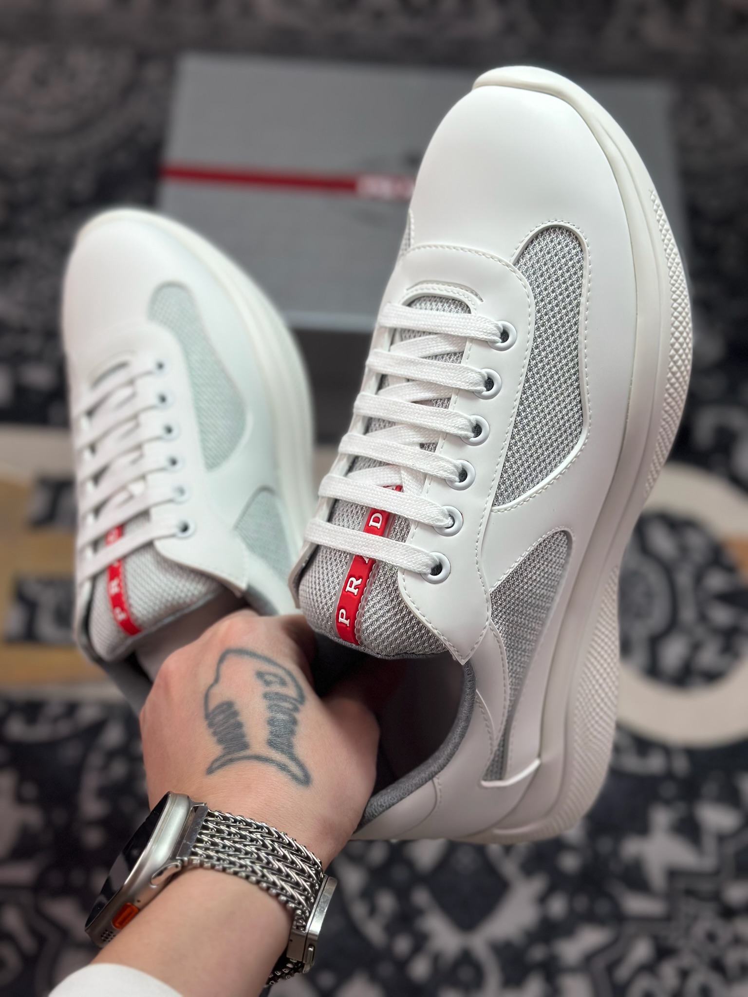 D2480 优选 原装级别 高端品质 官网经典爆款上市 百年不过时 潮牌 （普拉达PRADA）主推爆款 前卫百搭时尚男鞋