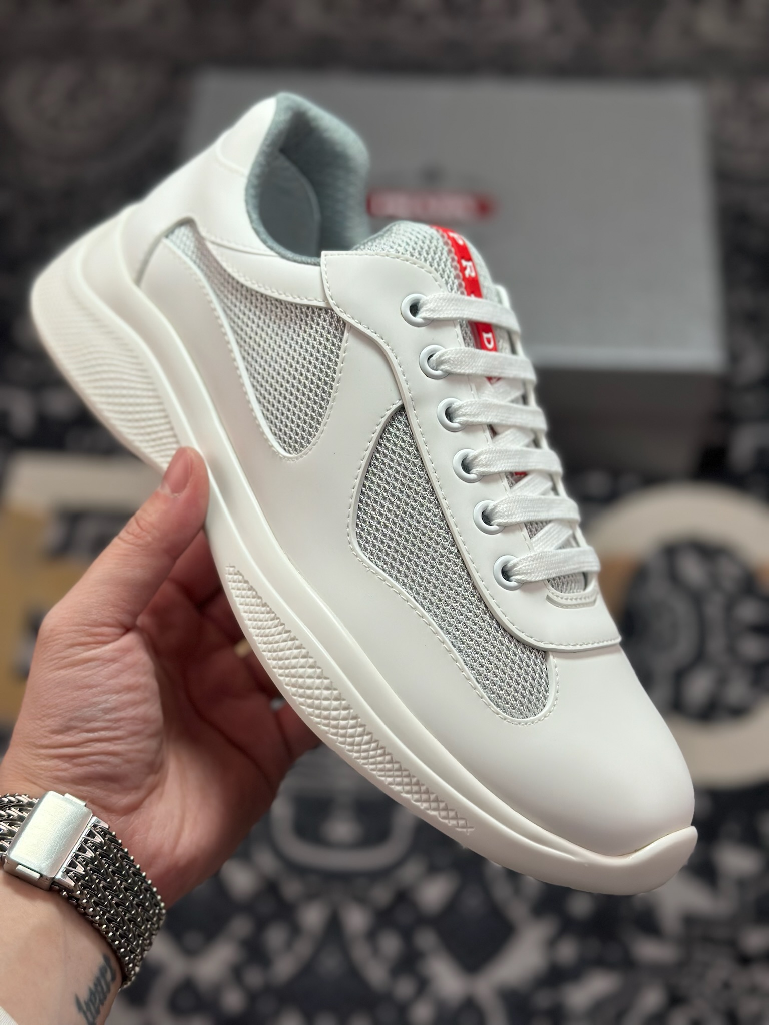 D2480 优选 原装级别 高端品质 官网经典爆款上市 百年不过时 潮牌 （普拉达PRADA）主推爆款 前卫百搭时尚男鞋