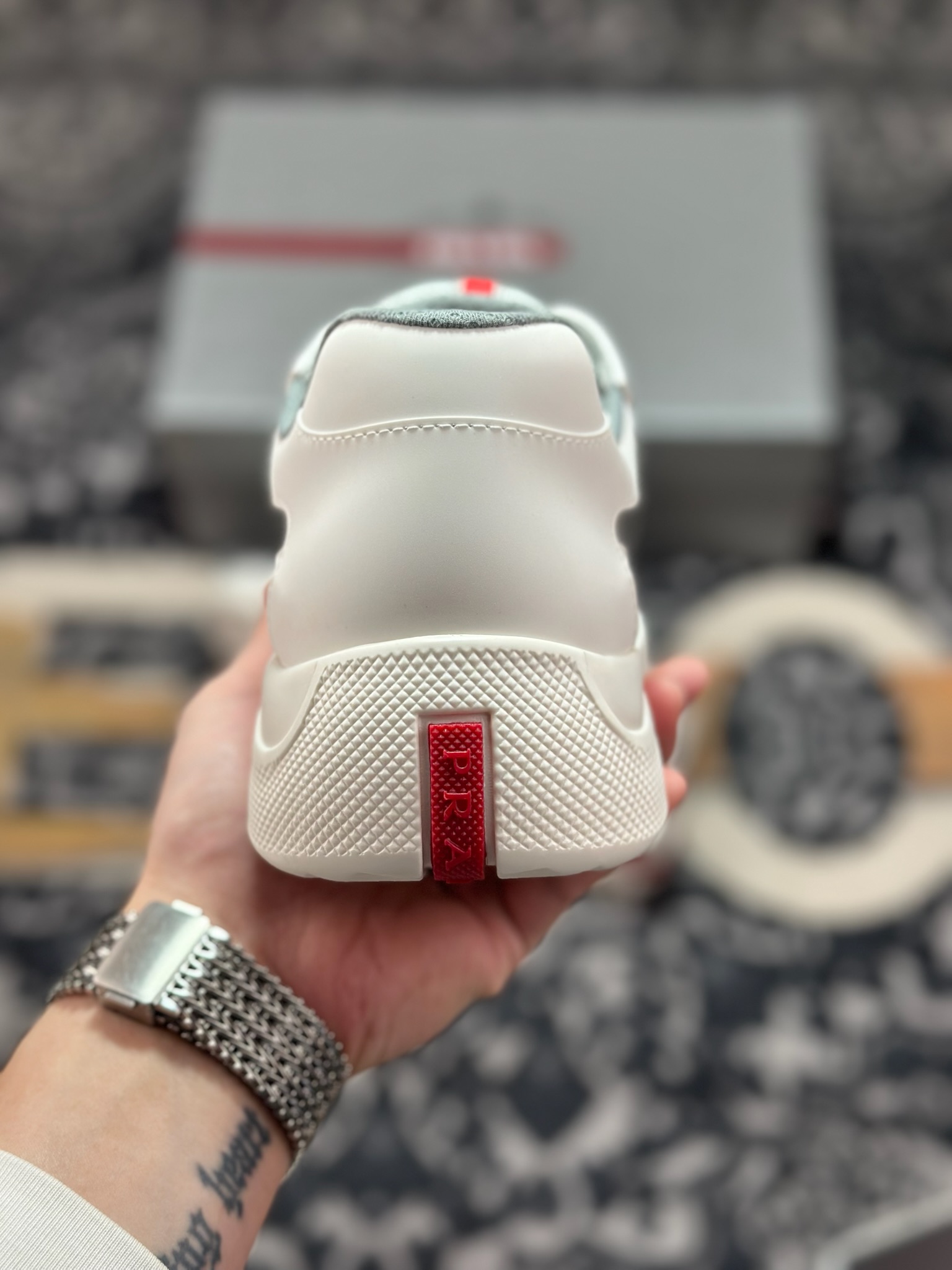 D2480 优选 原装级别 高端品质 官网经典爆款上市 百年不过时 潮牌 （普拉达PRADA）主推爆款 前卫百搭时尚男鞋