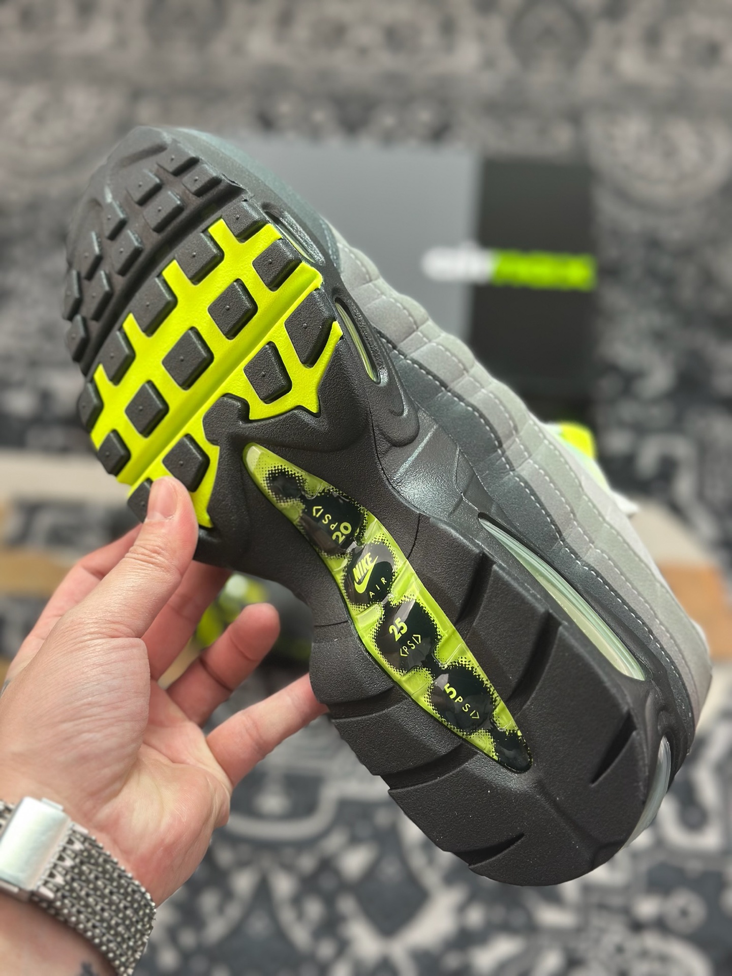 B9350 优选 原装级别 纯原版 纯原版 NK Air Max 95 OG 低帮休闲运动板鞋 HM4740-001-Chinese UA Cheap High Quatity Brand Clothes Bags handbags Sneakers wholesale wholesaler seller from China Factory suppliers Fashion Clothing Shoes best Quality Beautiful Price B9350 优选 原装级别 纯原版 纯原版 NK Air Max 95 OG 低帮休闲运动板鞋 HM4740-001