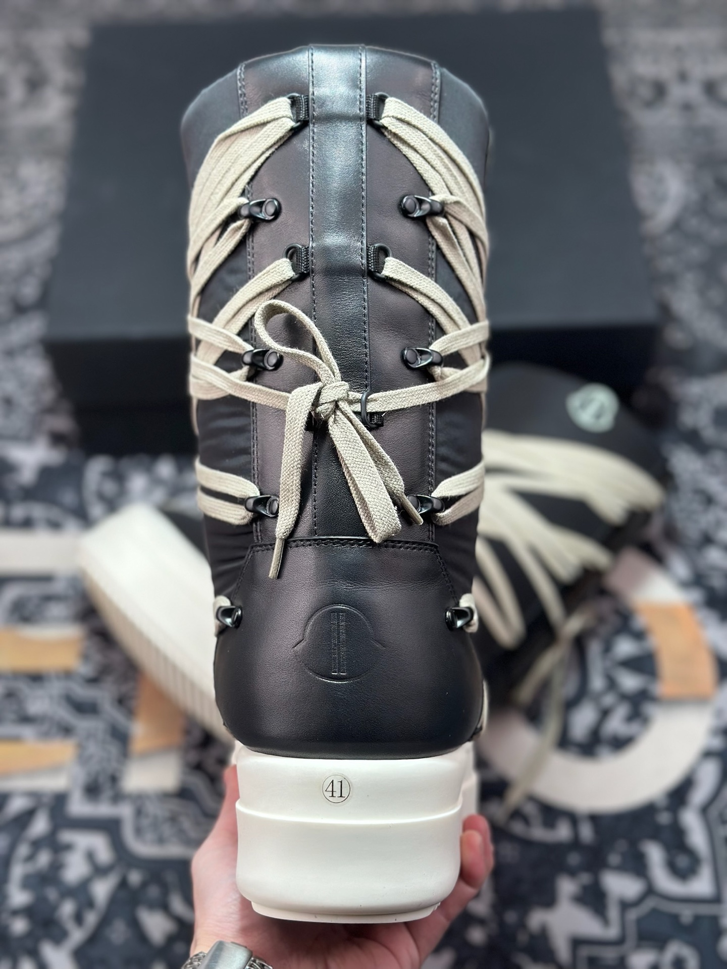 优选 原装级别 Rick Owens x Moncler 盟可睐/蒙口 瑞克欧文斯 蒙口联名款 圆筒雪地靴-Top High Quatity Cheap Sneakers Fashion Clothing Clothes Bags handbags Shoes of all Brand wholesale With The best Quality And Beautiful Price from China Factory Chinese suppliers wholesaler seller 优选 原装级别 Rick Owens x Moncler 盟可睐/蒙口 瑞克欧文斯 蒙口联名款 圆筒雪地靴
