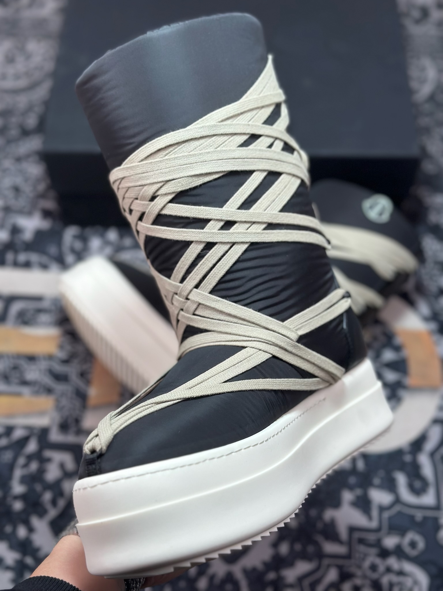 优选 原装级别 Rick Owens x Moncler 盟可睐/蒙口 瑞克欧文斯 蒙口联名款 圆筒雪地靴-Top High Quatity Cheap Sneakers Fashion Clothing Clothes Bags handbags Shoes of all Brand wholesale With The best Quality And Beautiful Price from China Factory Chinese suppliers wholesaler seller 优选 原装级别 Rick Owens x Moncler 盟可睐/蒙口 瑞克欧文斯 蒙口联名款 圆筒雪地靴