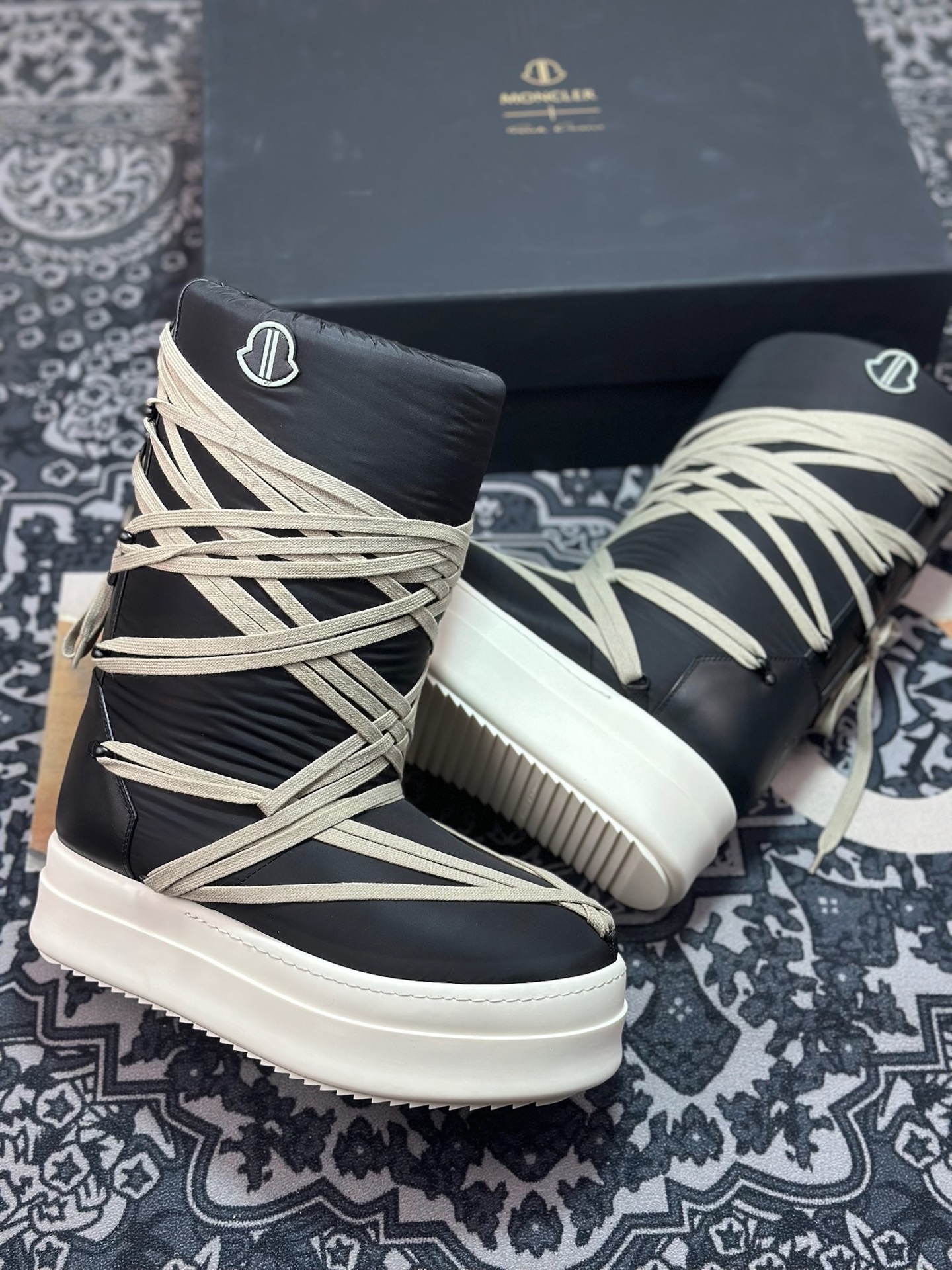 优选 原装级别 Rick Owens x Moncler 盟可睐/蒙口 瑞克欧文斯 蒙口联名款 圆筒雪地靴-Top High Quatity Cheap Sneakers Fashion Clothing Clothes Bags handbags Shoes of all Brand wholesale With The best Quality And Beautiful Price from China Factory Chinese suppliers wholesaler seller 优选 原装级别 Rick Owens x Moncler 盟可睐/蒙口 瑞克欧文斯 蒙口联名款 圆筒雪地靴