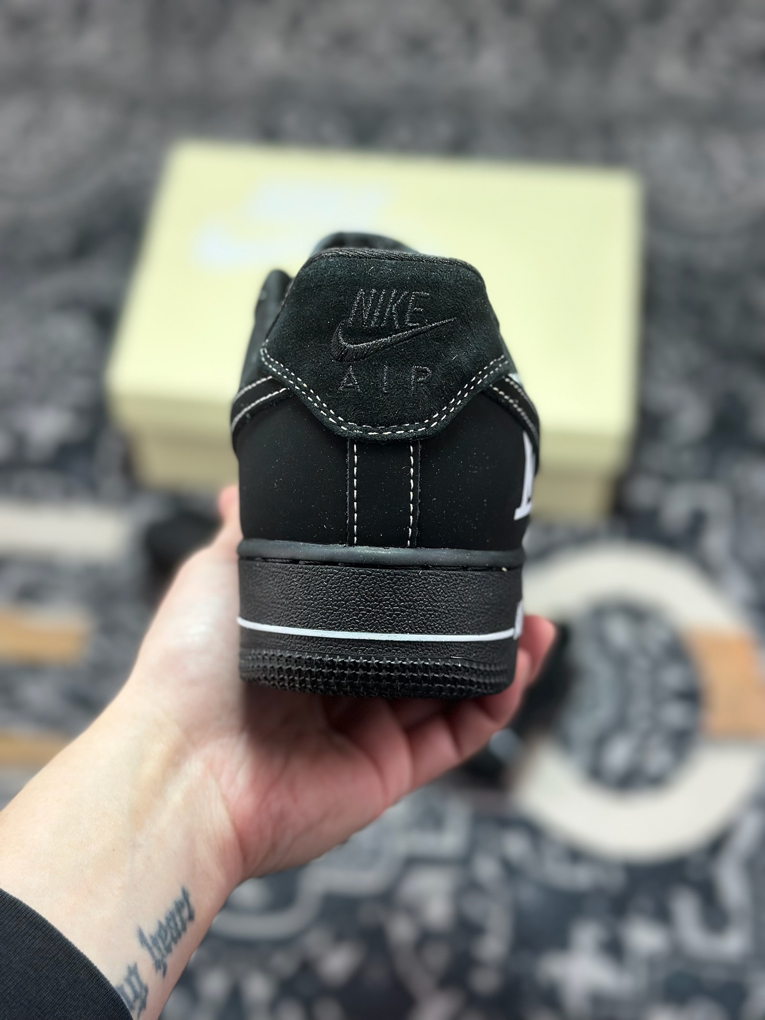 原装级别 Nike Air Force 1'07 Low LV联名 黑色 空军一号低帮休闲板鞋 SS1979-001-莆田鞋,莆田鞋货源,高仿鞋,高仿鞋货源,安福档口,莆田高仿鞋,莆田鞋批发,高仿鞋批发,莆田高仿运动鞋,高仿运动鞋,莆田运动鞋 原装级别 Nike Air Force 1'07 Low LV联名 黑色 空军一号低帮休闲板鞋 SS1979-001