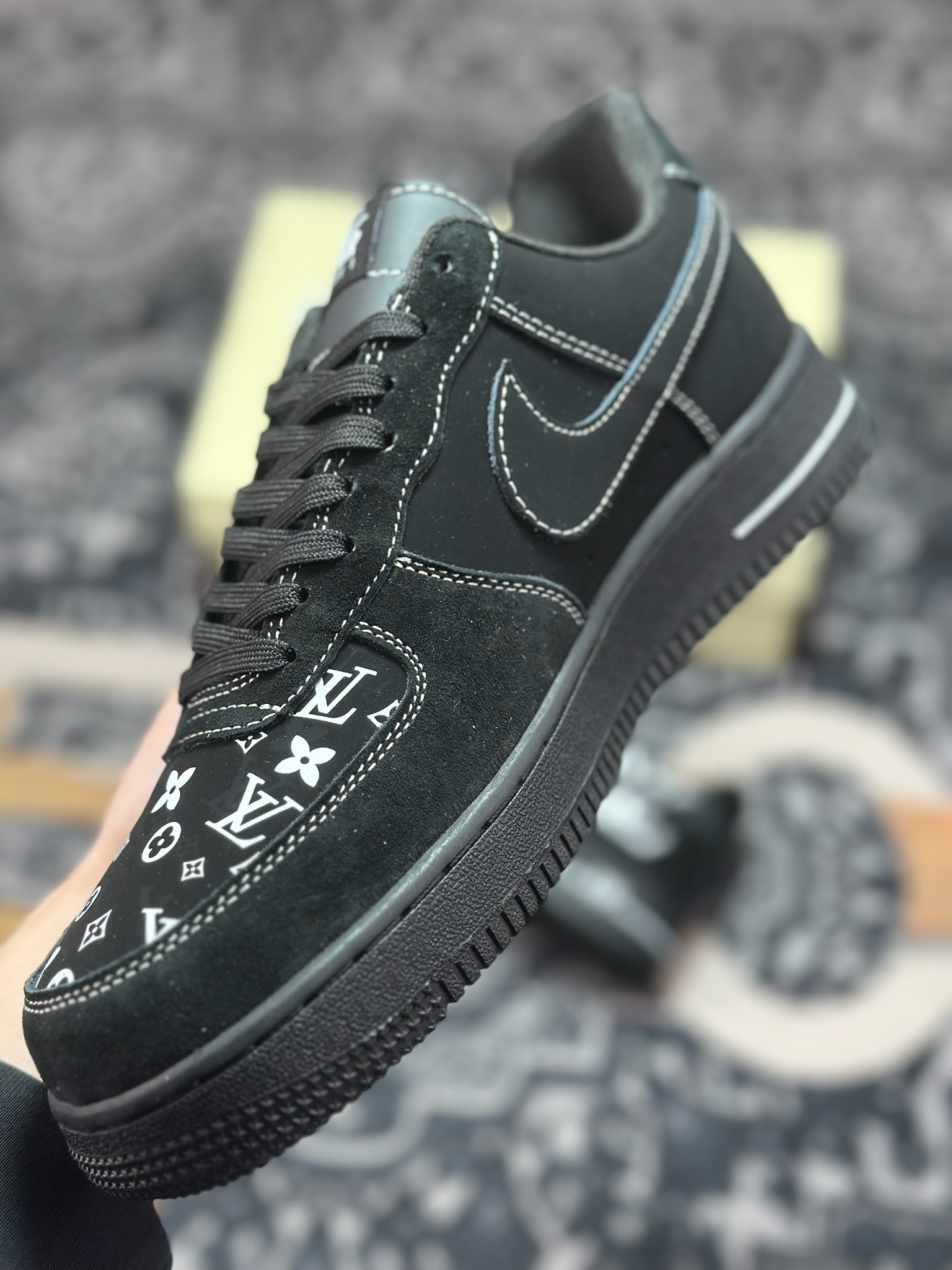 原装级别 Nike Air Force 1'07 Low LV联名 黑色 空军一号低帮休闲板鞋 SS1979-001-莆田鞋,莆田鞋货源,高仿鞋,高仿鞋货源,安福档口,莆田高仿鞋,莆田鞋批发,高仿鞋批发,莆田高仿运动鞋,高仿运动鞋,莆田运动鞋 原装级别 Nike Air Force 1'07 Low LV联名 黑色 空军一号低帮休闲板鞋 SS1979-001