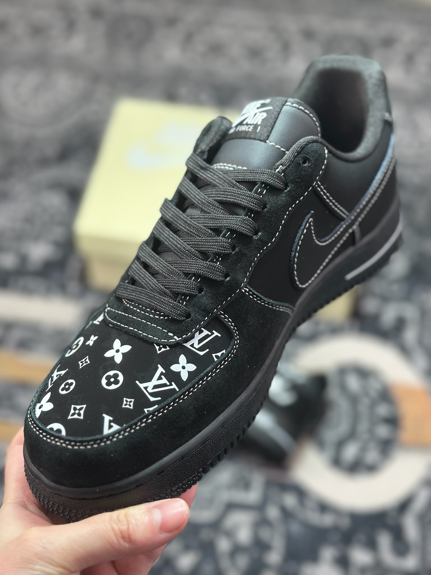 原装级别 Nike Air Force 1'07 Low LV联名 黑色 空军一号低帮休闲板鞋 SS1979-001-莆田鞋,莆田鞋货源,高仿鞋,高仿鞋货源,安福档口,莆田高仿鞋,莆田鞋批发,高仿鞋批发,莆田高仿运动鞋,高仿运动鞋,莆田运动鞋 原装级别 Nike Air Force 1'07 Low LV联名 黑色 空军一号低帮休闲板鞋 SS1979-001