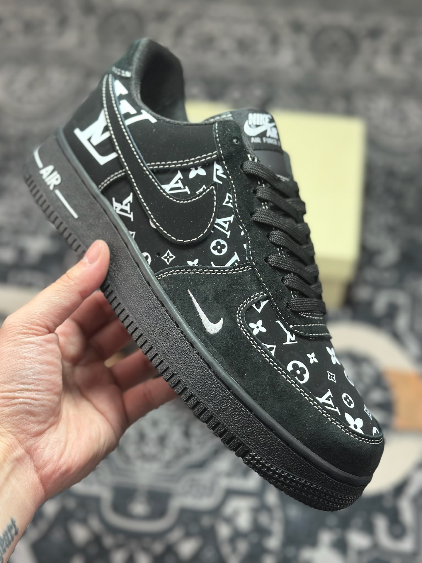 原装级别 Nike Air Force 1'07 Low LV联名 黑色 空军一号低帮休闲板鞋 SS1979-001-莆田鞋,莆田鞋货源,高仿鞋,高仿鞋货源,安福档口,莆田高仿鞋,莆田鞋批发,高仿鞋批发,莆田高仿运动鞋,高仿运动鞋,莆田运动鞋 原装级别 Nike Air Force 1'07 Low LV联名 黑色 空军一号低帮休闲板鞋 SS1979-001