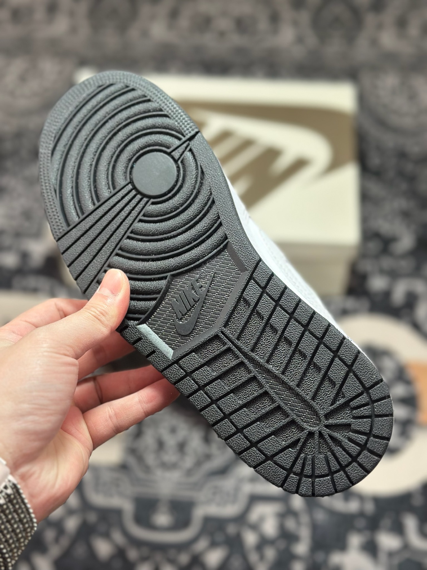 原装级别 Travis Scott x Air Jordan 1 AJ1乔1低帮倒钩 XZ6868-002 原装级别 Travis Scott x Air Jordan 1 AJ1乔1低帮倒钩 XZ6868-002