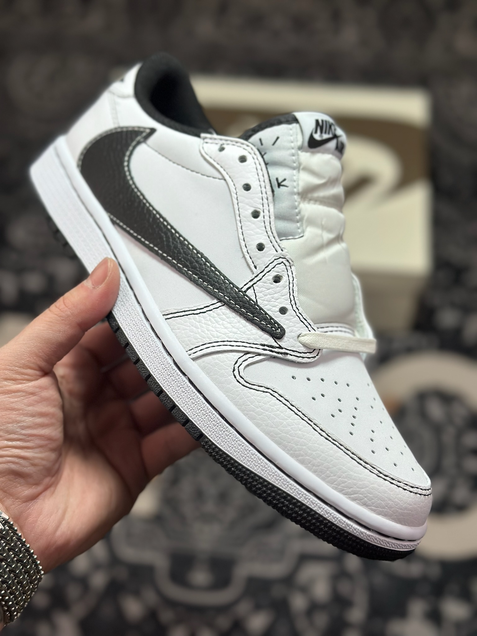 原装级别 Travis Scott x Air Jordan 1 AJ1乔1低帮倒钩 XZ6868-002 原装级别 Travis Scott x Air Jordan 1 AJ1乔1低帮倒钩 XZ6868-002