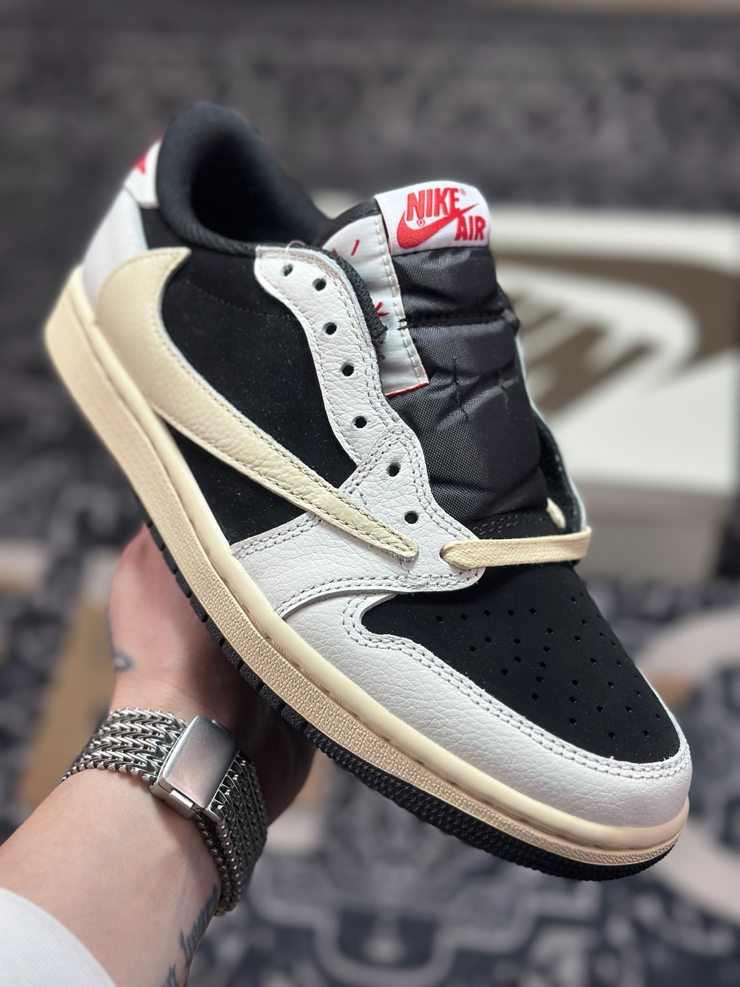 原装级别Travis Scott x Air Jordan 1 AJ1乔1低帮倒钩 XZ6868-001 原装级别Travis Scott x Air Jordan 1 AJ1乔1低帮倒钩 XZ6868-001