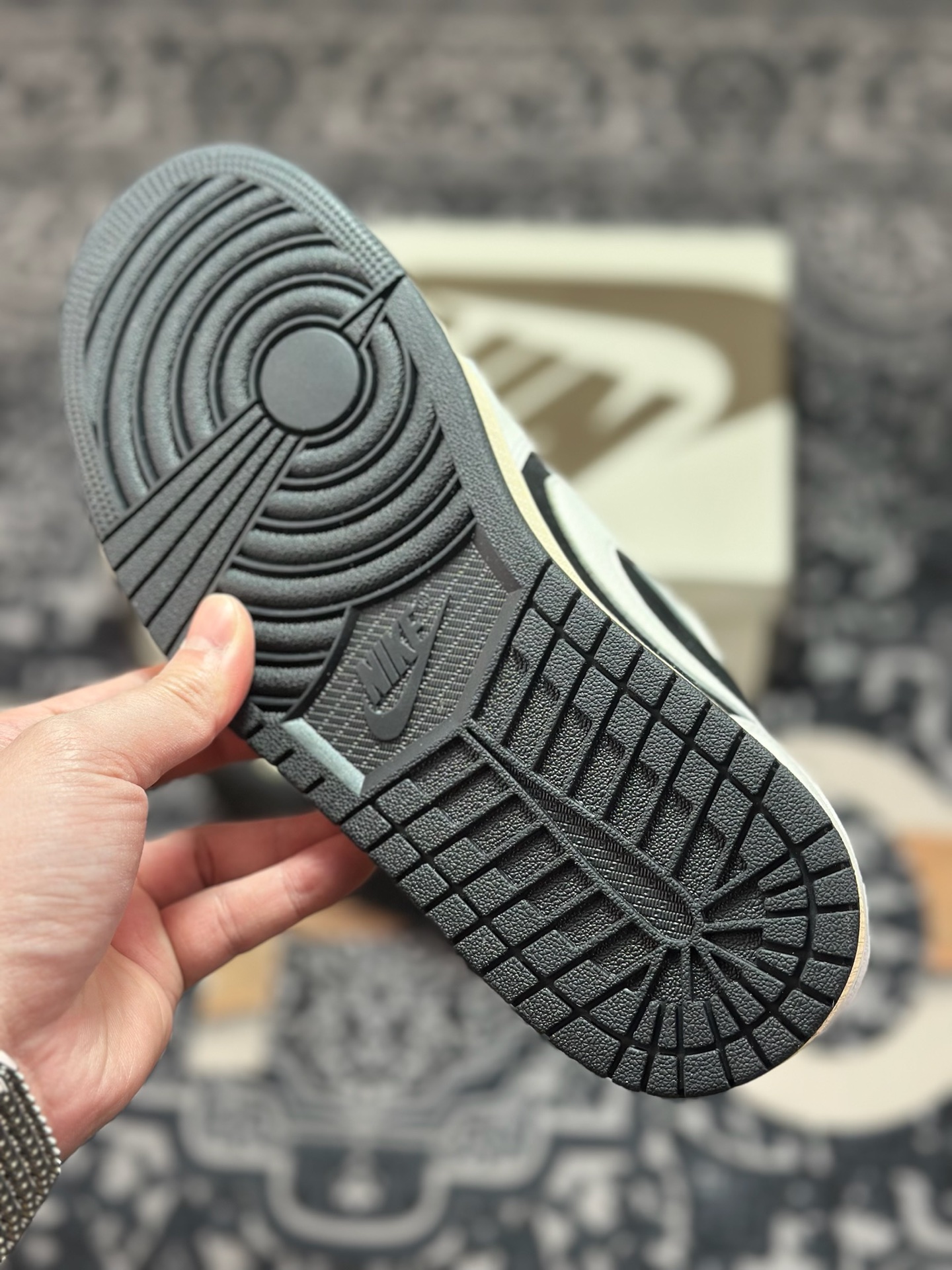 原装级别Travis Scott x Air Jordan 1 AJ1乔1低帮倒钩 XZ6868-001 原装级别Travis Scott x Air Jordan 1 AJ1乔1低帮倒钩 XZ6868-001