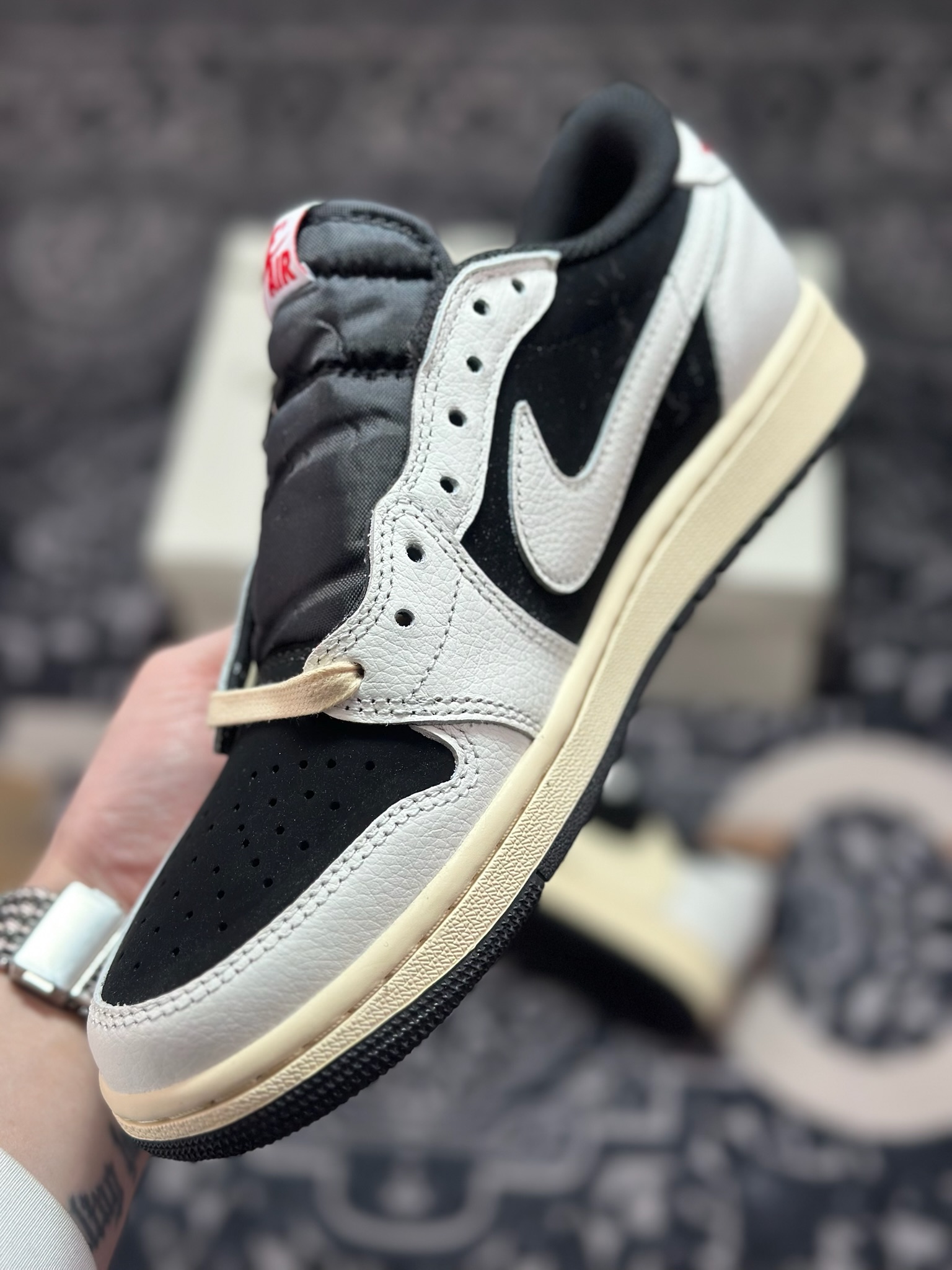 原装级别Travis Scott x Air Jordan 1 AJ1乔1低帮倒钩 XZ6868-001 原装级别Travis Scott x Air Jordan 1 AJ1乔1低帮倒钩 XZ6868-001