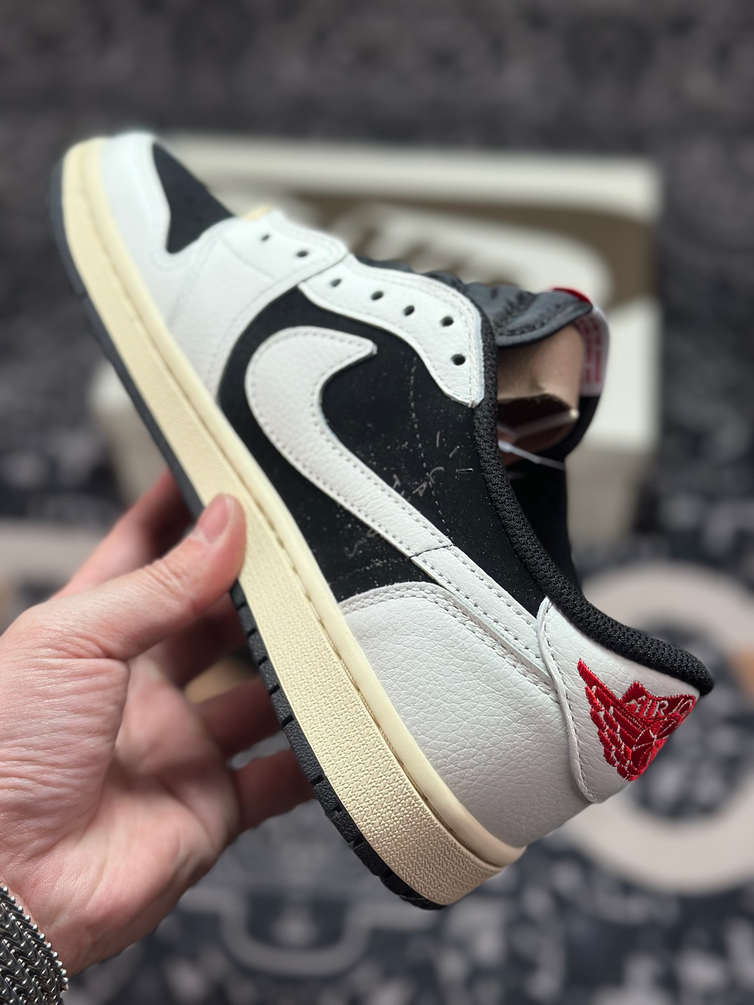 原装级别Travis Scott x Air Jordan 1 AJ1乔1低帮倒钩 XZ6868-001 原装级别Travis Scott x Air Jordan 1 AJ1乔1低帮倒钩 XZ6868-001