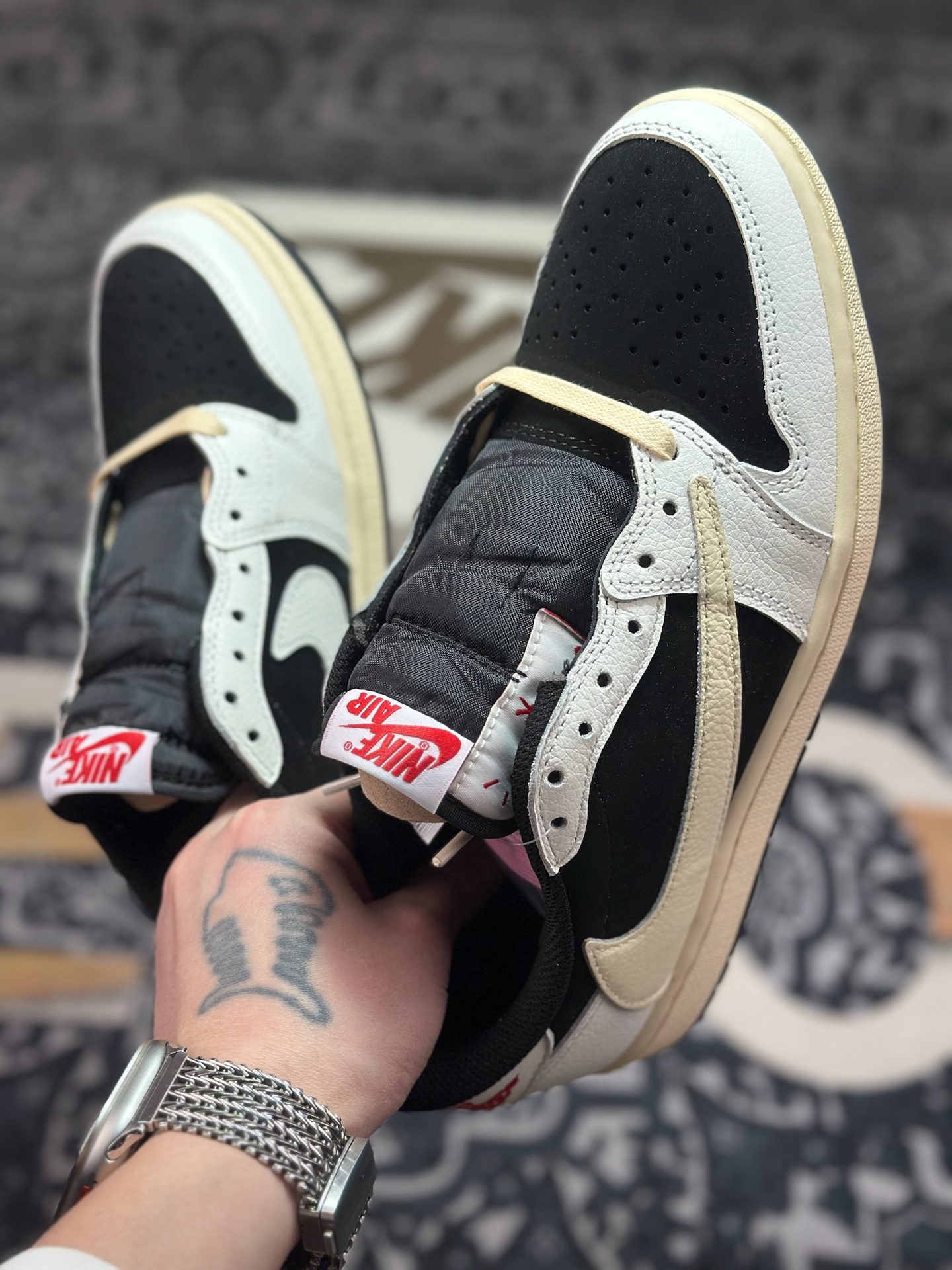 原装级别Travis Scott x Air Jordan 1 AJ1乔1低帮倒钩 XZ6868-001 原装级别Travis Scott x Air Jordan 1 AJ1乔1低帮倒钩 XZ6868-001