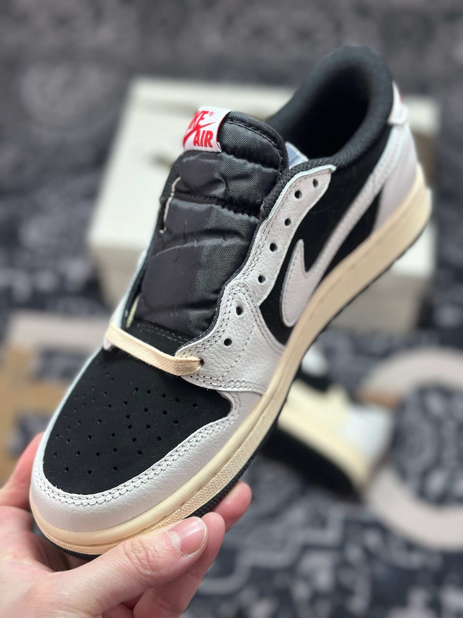 原装级别Travis Scott x Air Jordan 1 AJ1乔1低帮倒钩 XZ6868-001 原装级别Travis Scott x Air Jordan 1 AJ1乔1低帮倒钩 XZ6868-001