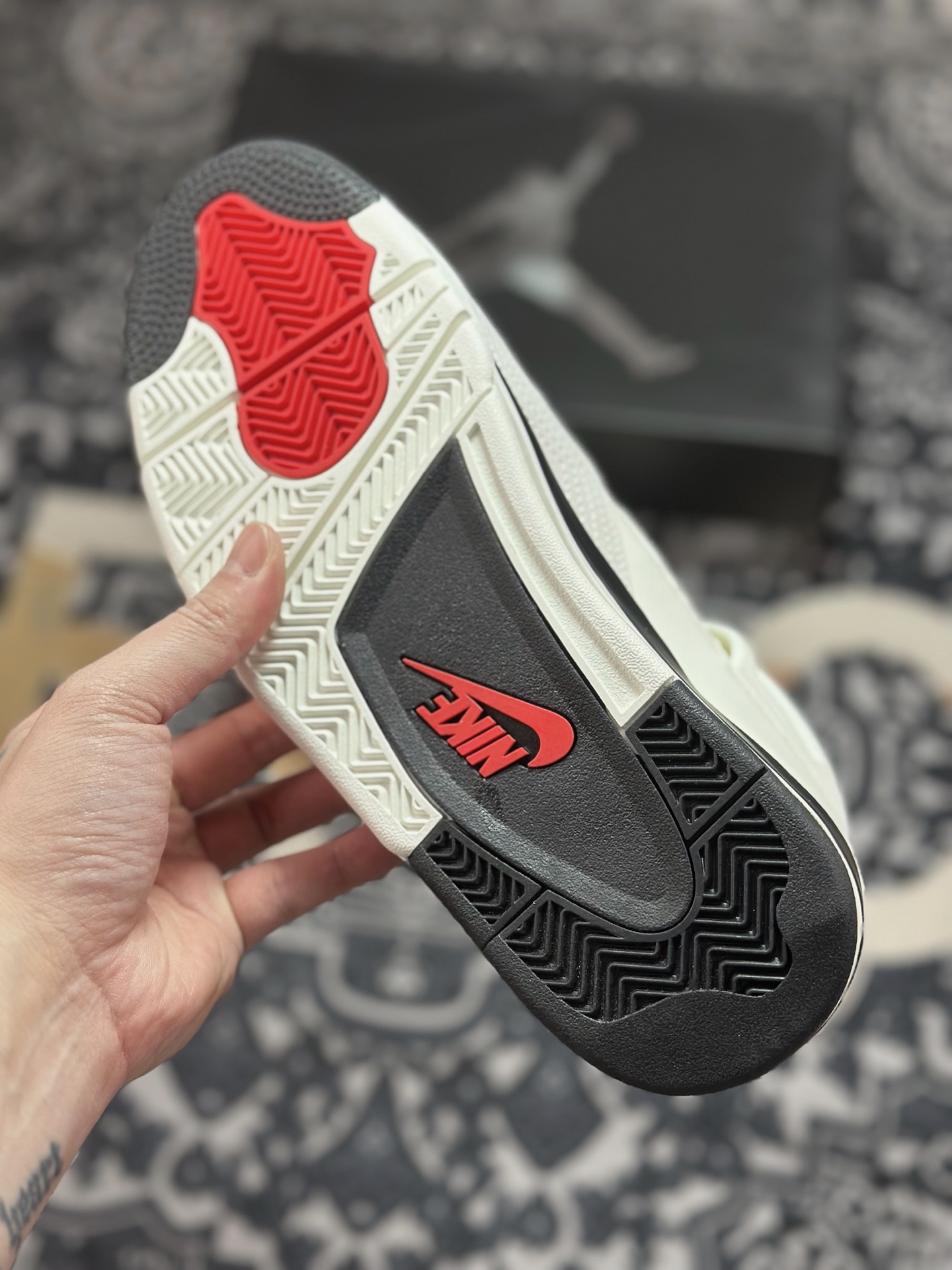 原装级别 Nike AIR JORDAN 4 RETRO FC AJ4 乔4飞行俱乐部 IM4002-100-Top High Quatity Cheap Sneakers Fashion Clothing Clothes Bags handbags Shoes of all Brand wholesale With The best Quality And Beautiful Price from China Factory Chinese suppliers wholesaler seller 原装级别 Nike AIR JORDAN 4 RETRO FC AJ4 乔4飞行俱乐部 IM4002-100