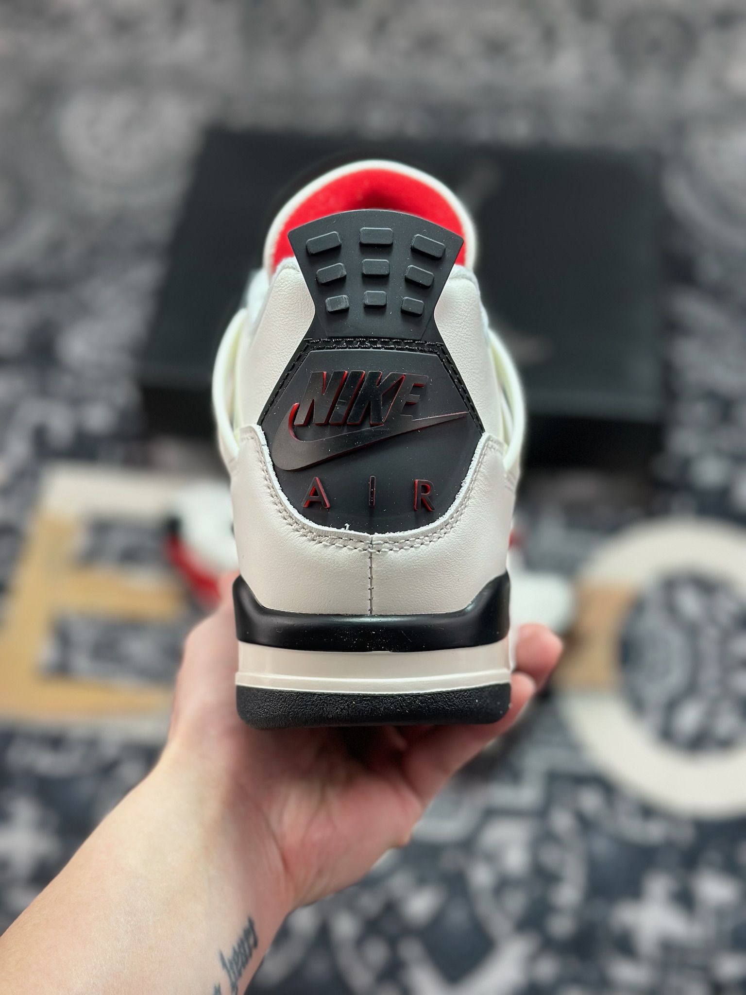 原装级别 Nike AIR JORDAN 4 RETRO FC AJ4 乔4飞行俱乐部 IM4002-100-Top High Quatity Cheap Sneakers Fashion Clothing Clothes Bags handbags Shoes of all Brand wholesale With The best Quality And Beautiful Price from China Factory Chinese suppliers wholesaler seller 原装级别 Nike AIR JORDAN 4 RETRO FC AJ4 乔4飞行俱乐部 IM4002-100