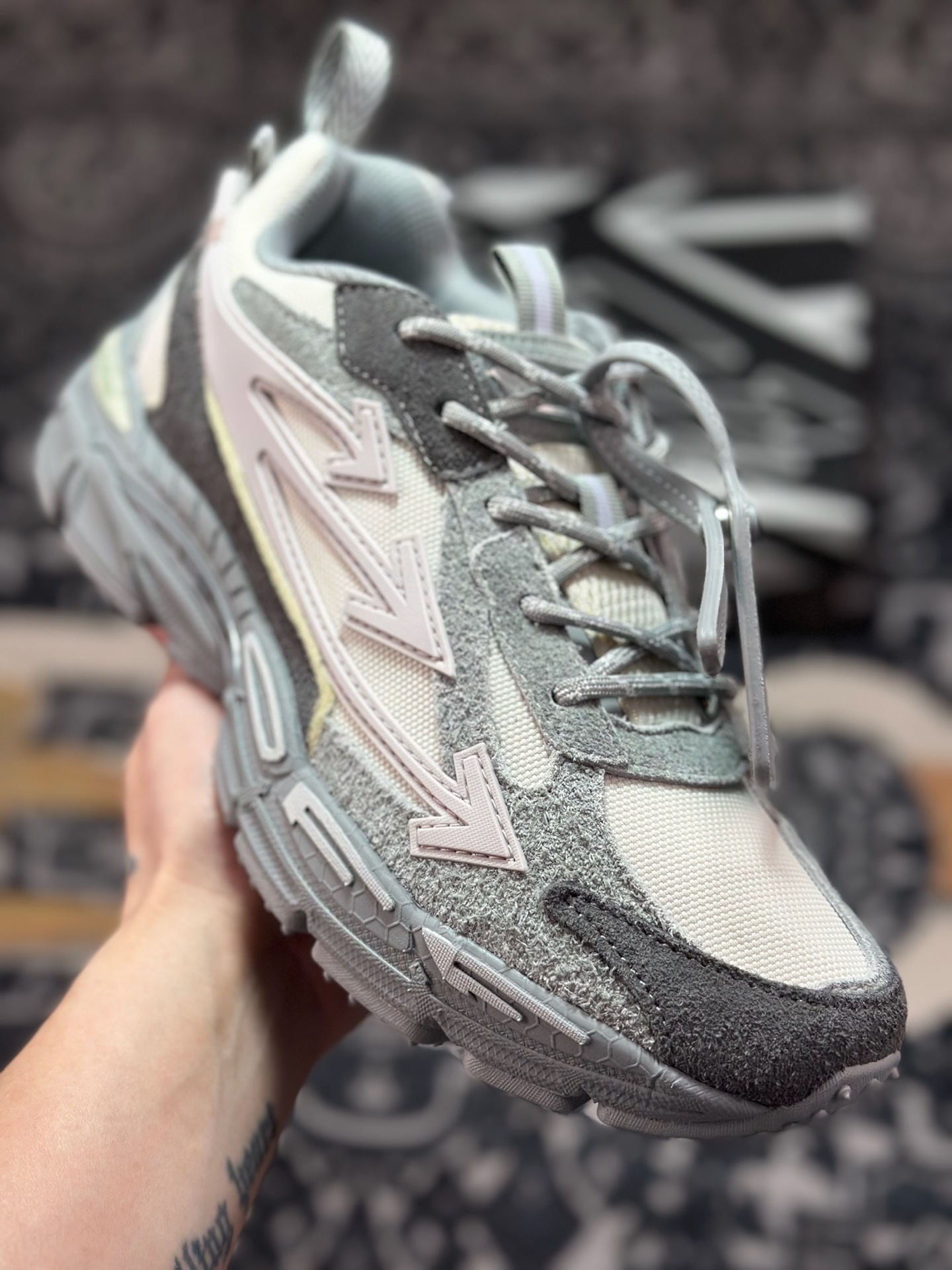 原装级别 Off-White 2025年OW最新款跑鞋 原装级别 Off-White 2025年OW最新款跑鞋